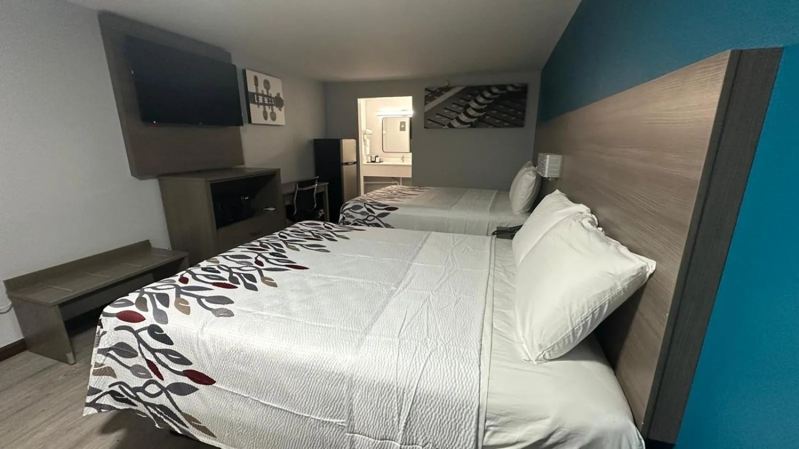 Double Room in Camden Country Inn