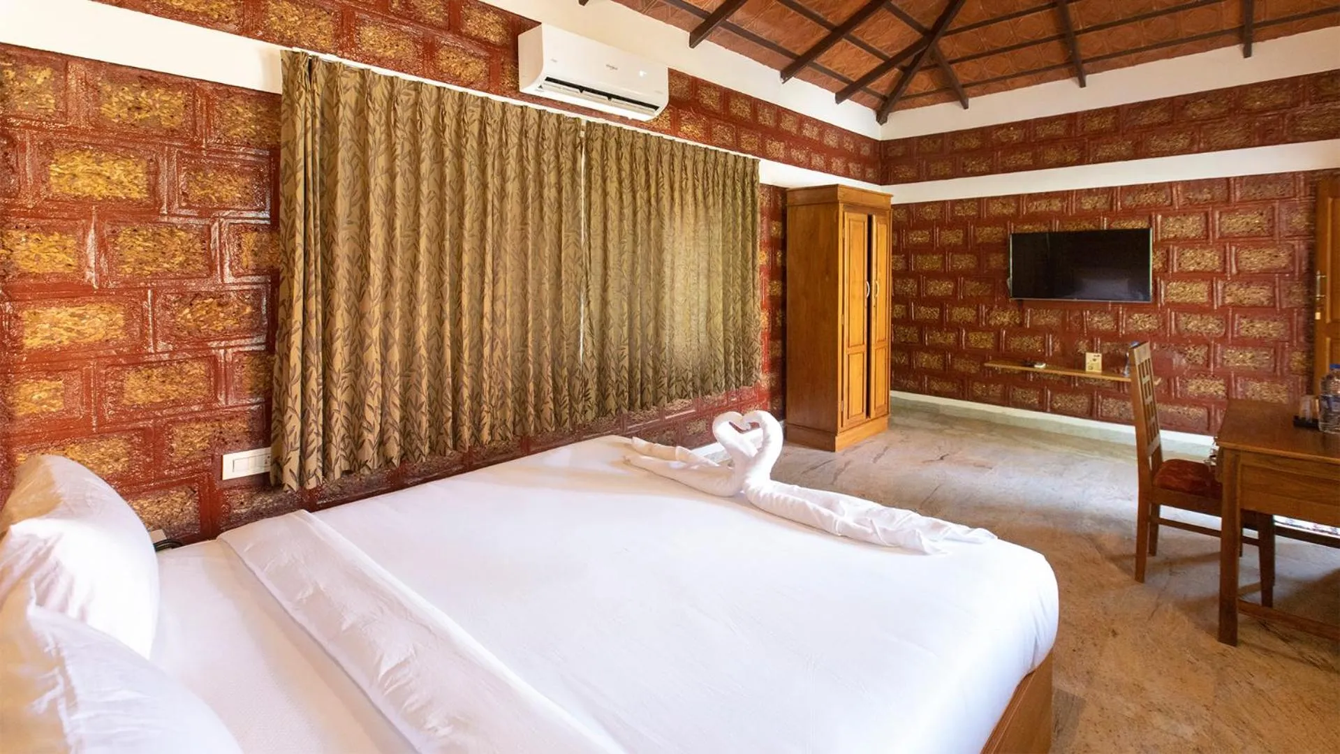 Bed in AARA Jungle Resort