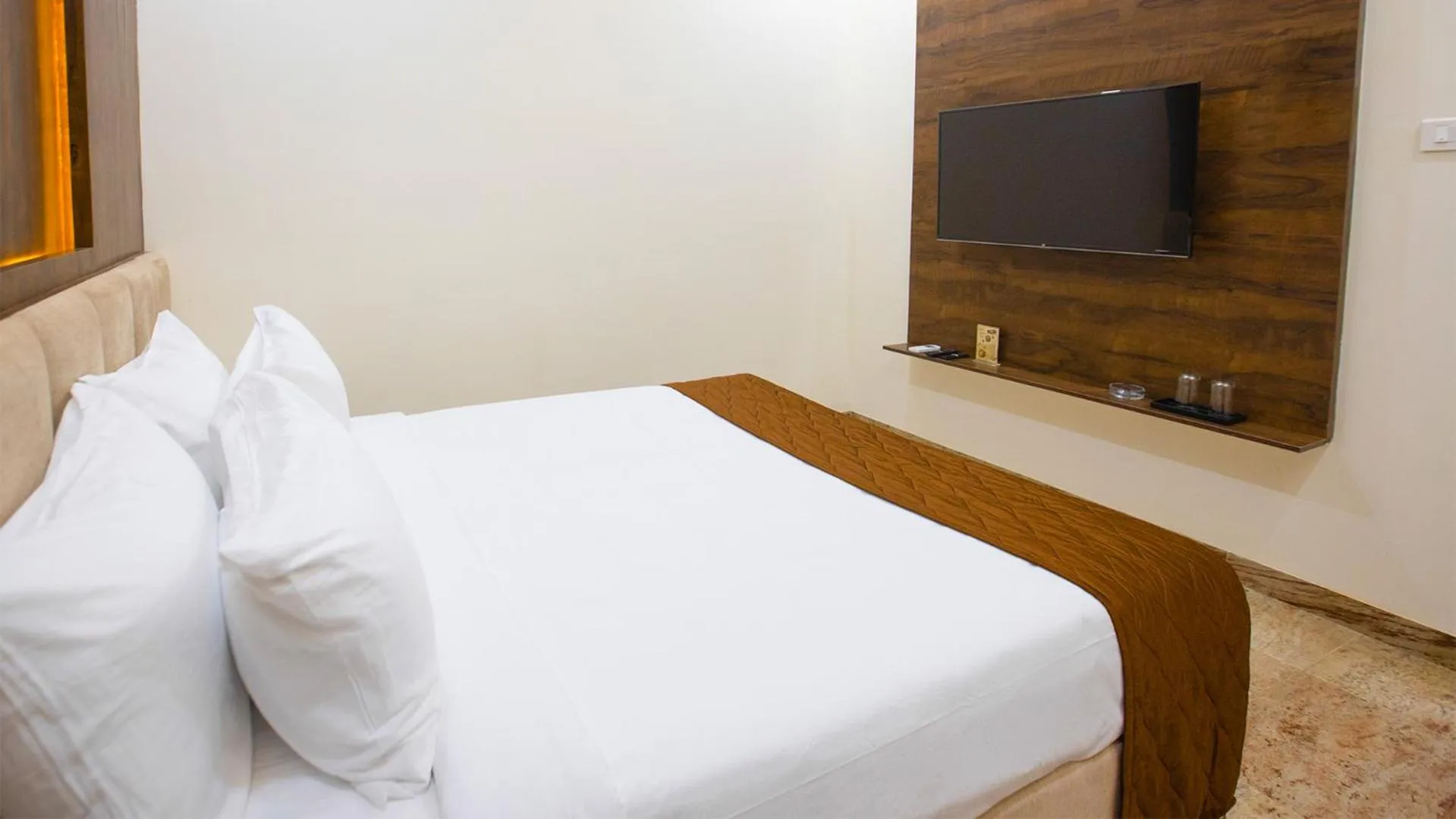 Bed in AARA Jungle Resort