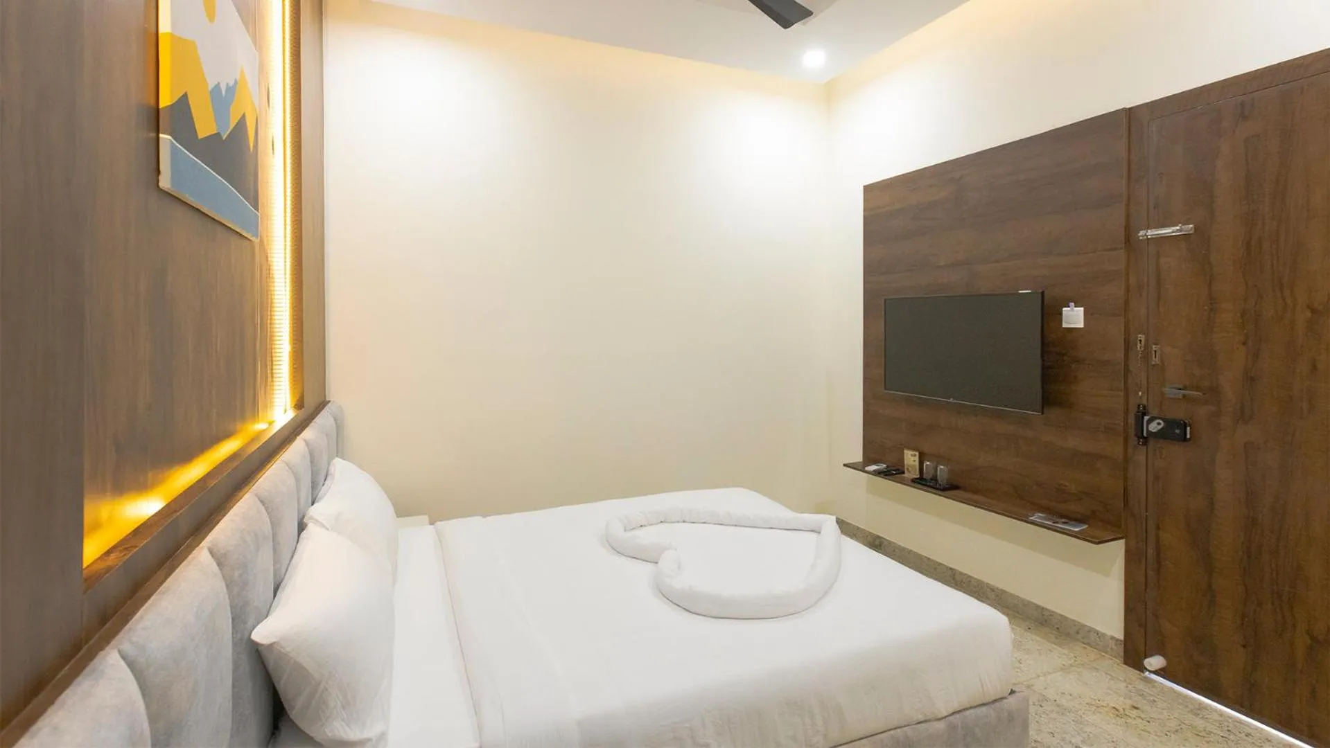 Bed in AARA Jungle Resort