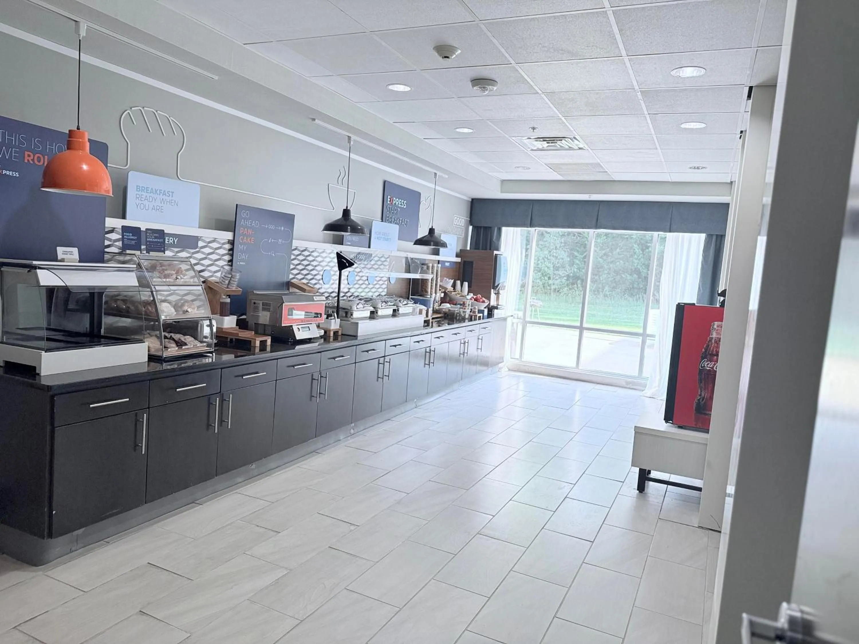 Buffet breakfast in Holiday Inn Express & Suites Bonham by IHG