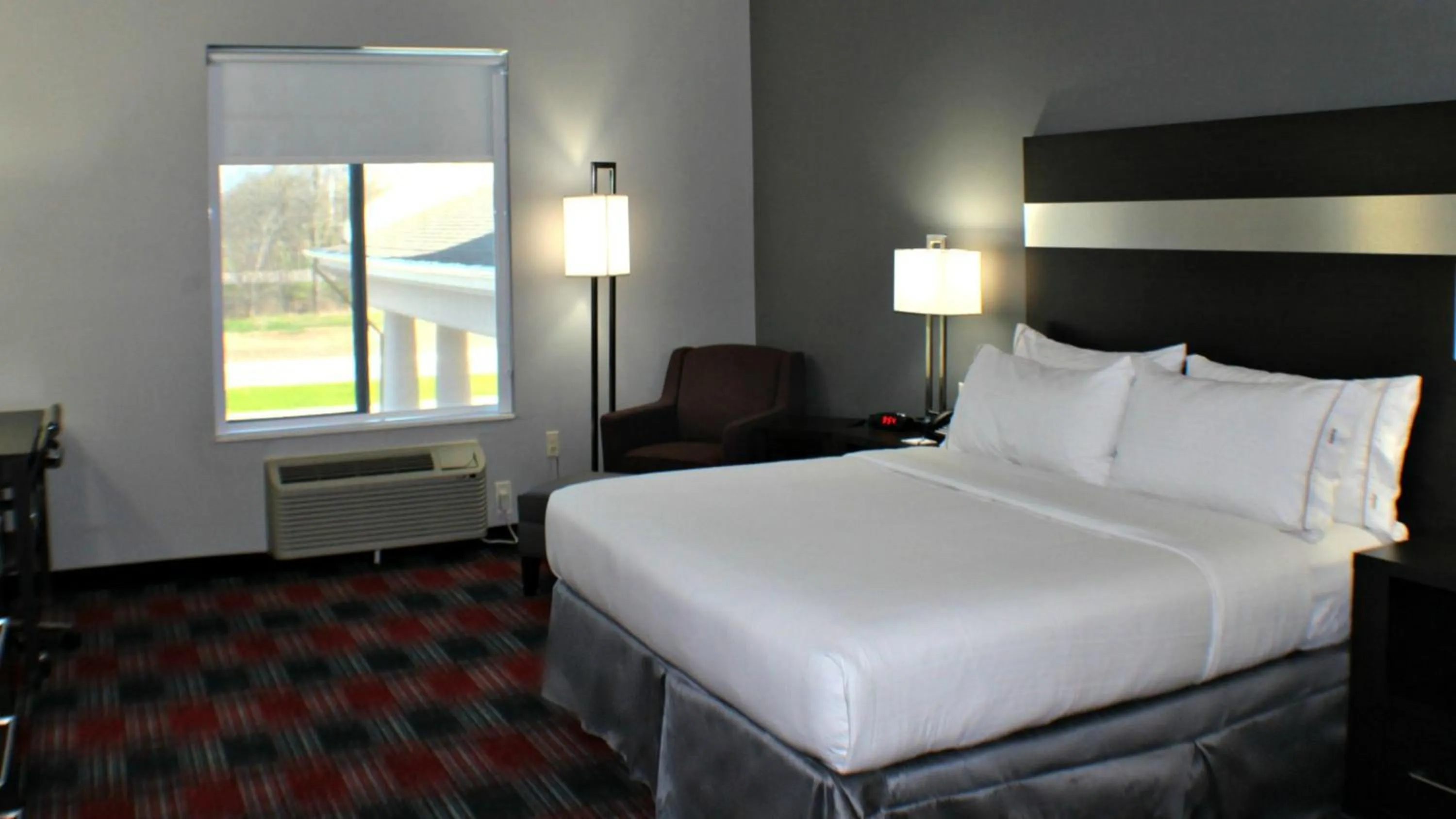 Bed in Holiday Inn Express & Suites Bonham, an IHG Hotel