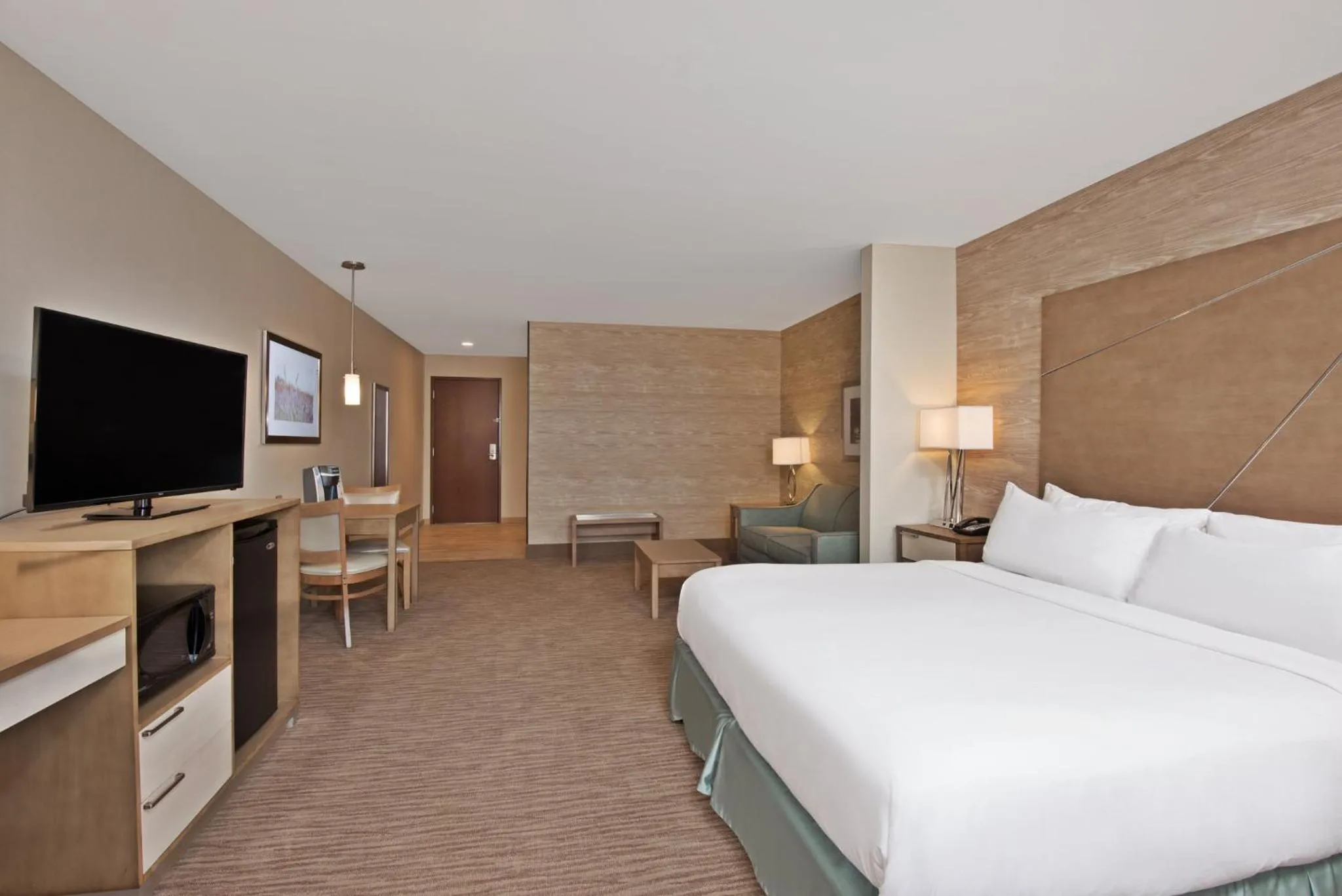 Photo of the whole room, Bed in Holiday Inn Express & Suites New Cumberland by IHG