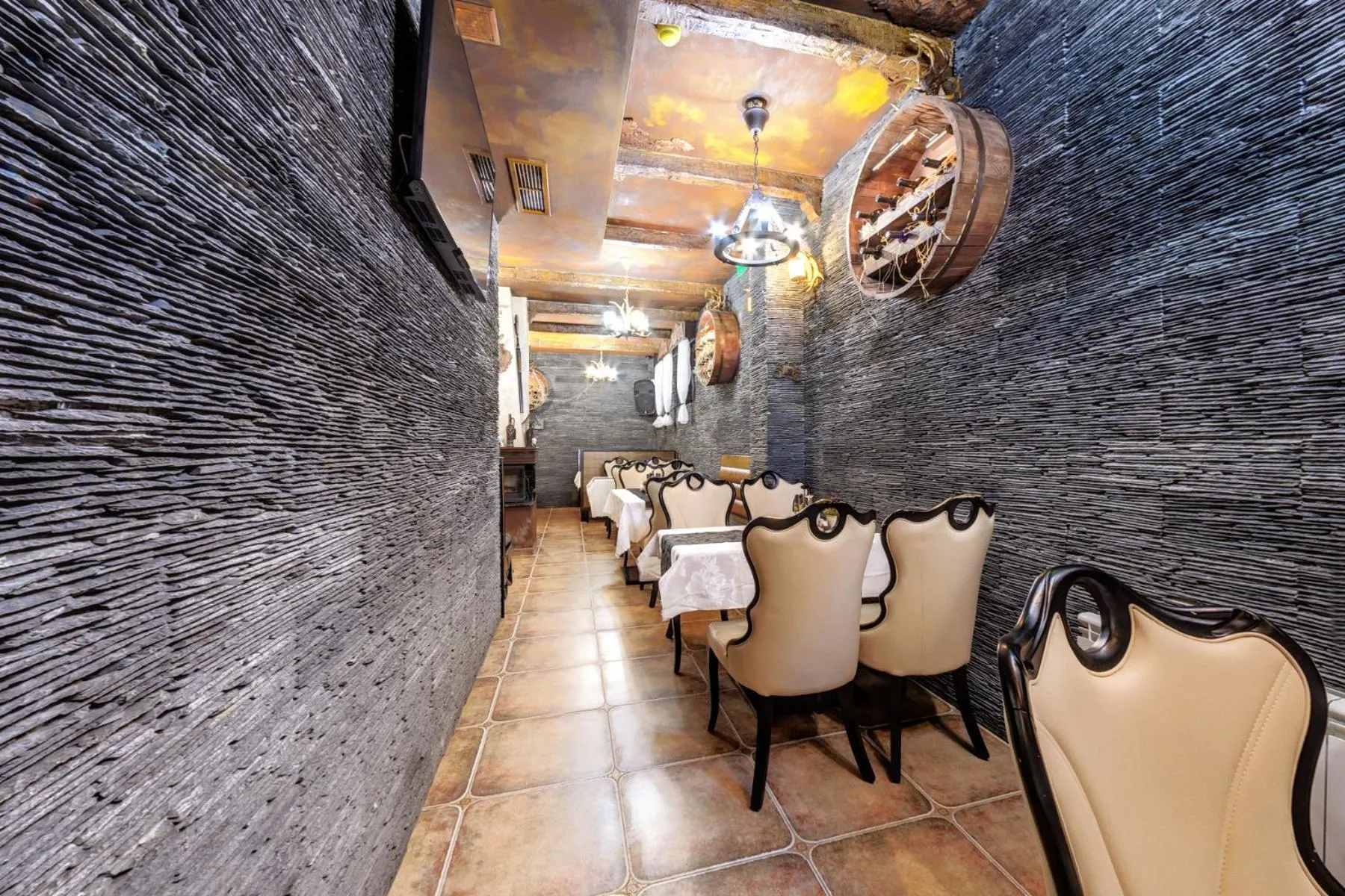 Restaurant/places to eat in Complex Koko Hills