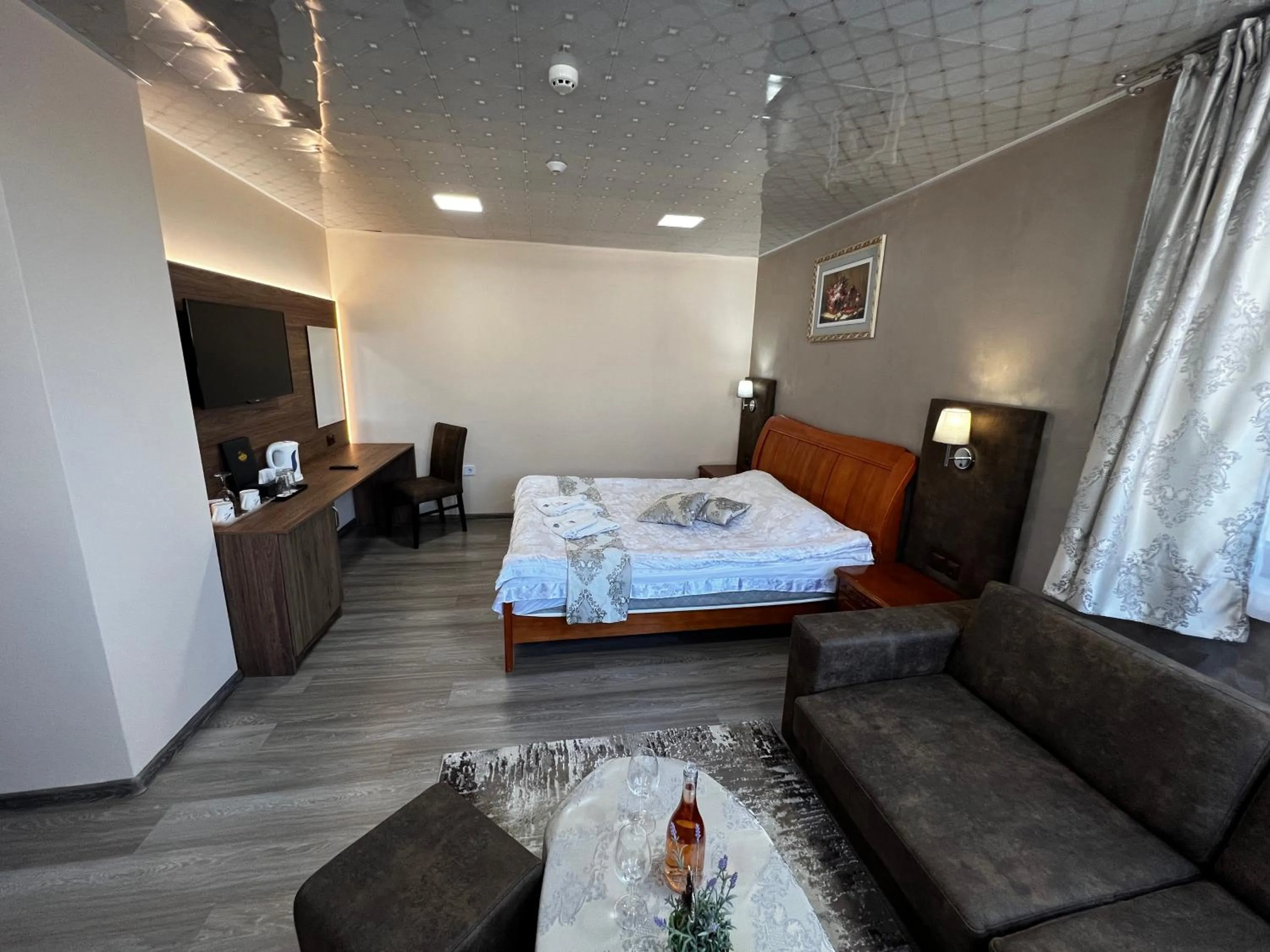 Bed in Complex Koko Hills