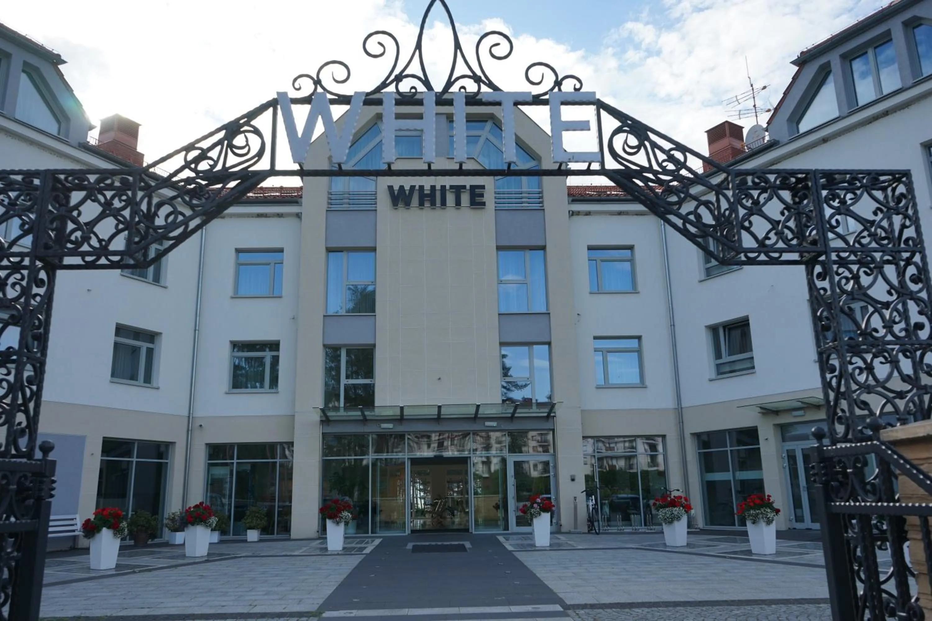 Facade/entrance in Hotel White