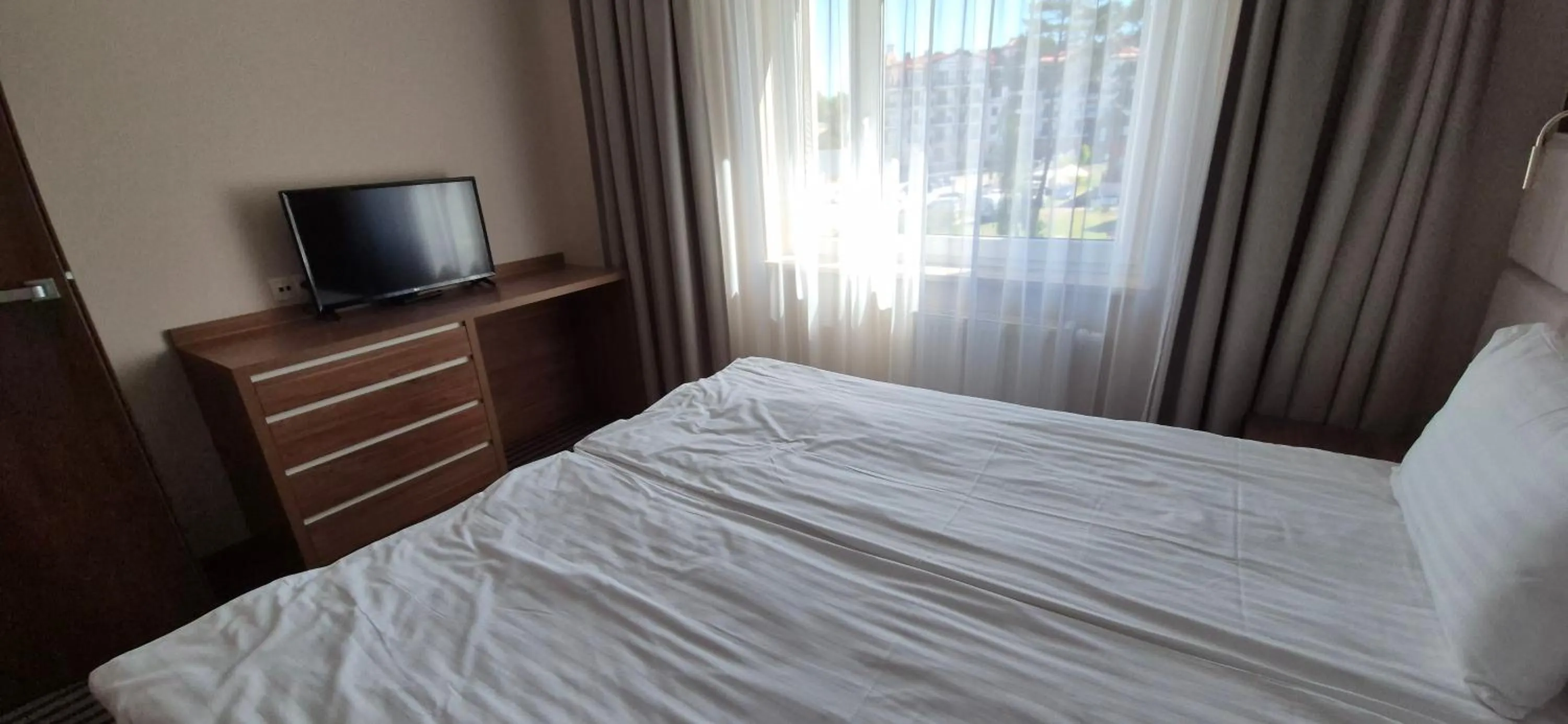 Bedroom, Bed in Hotel White