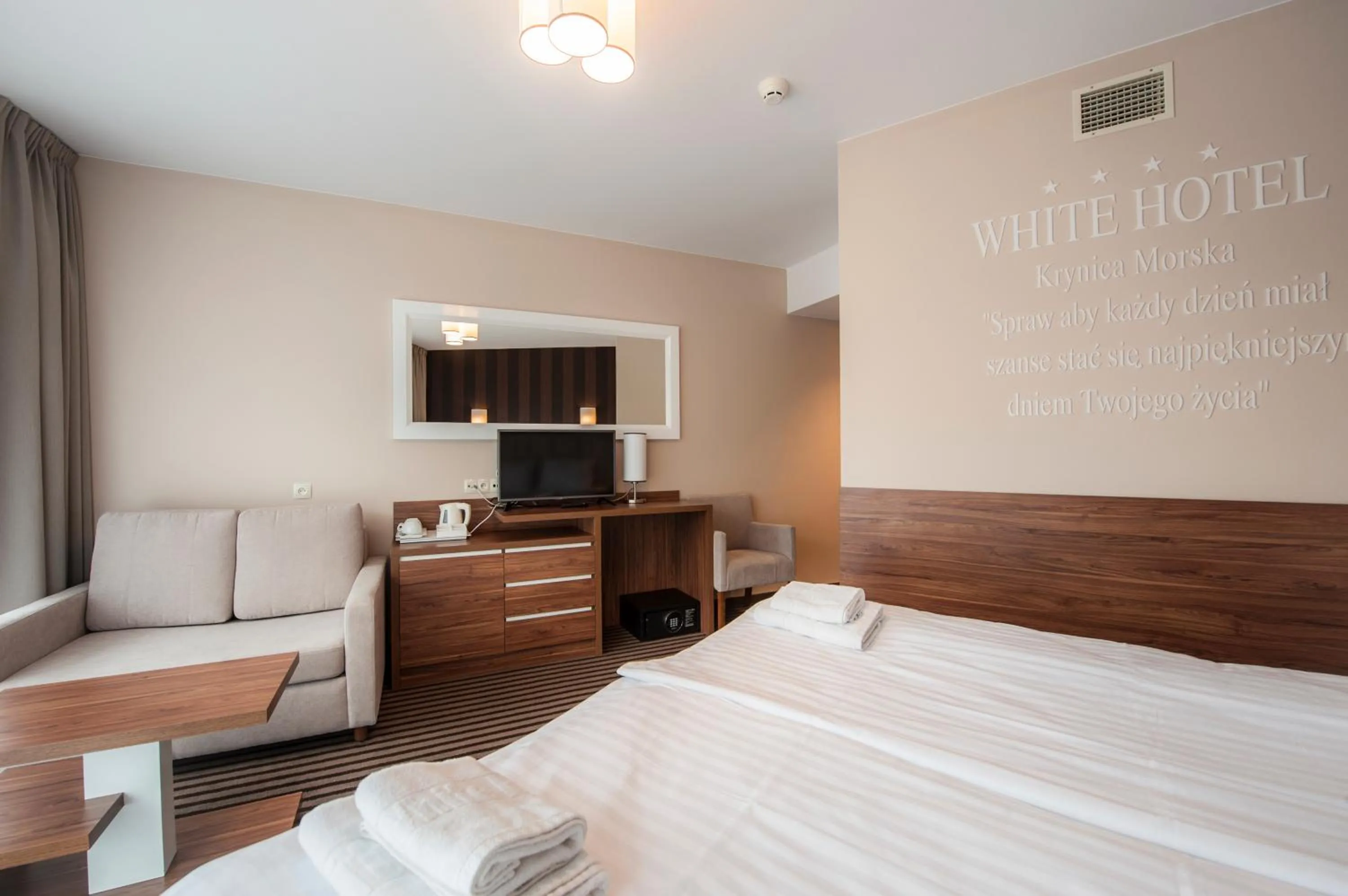 Photo of the whole room, Bed in Hotel White