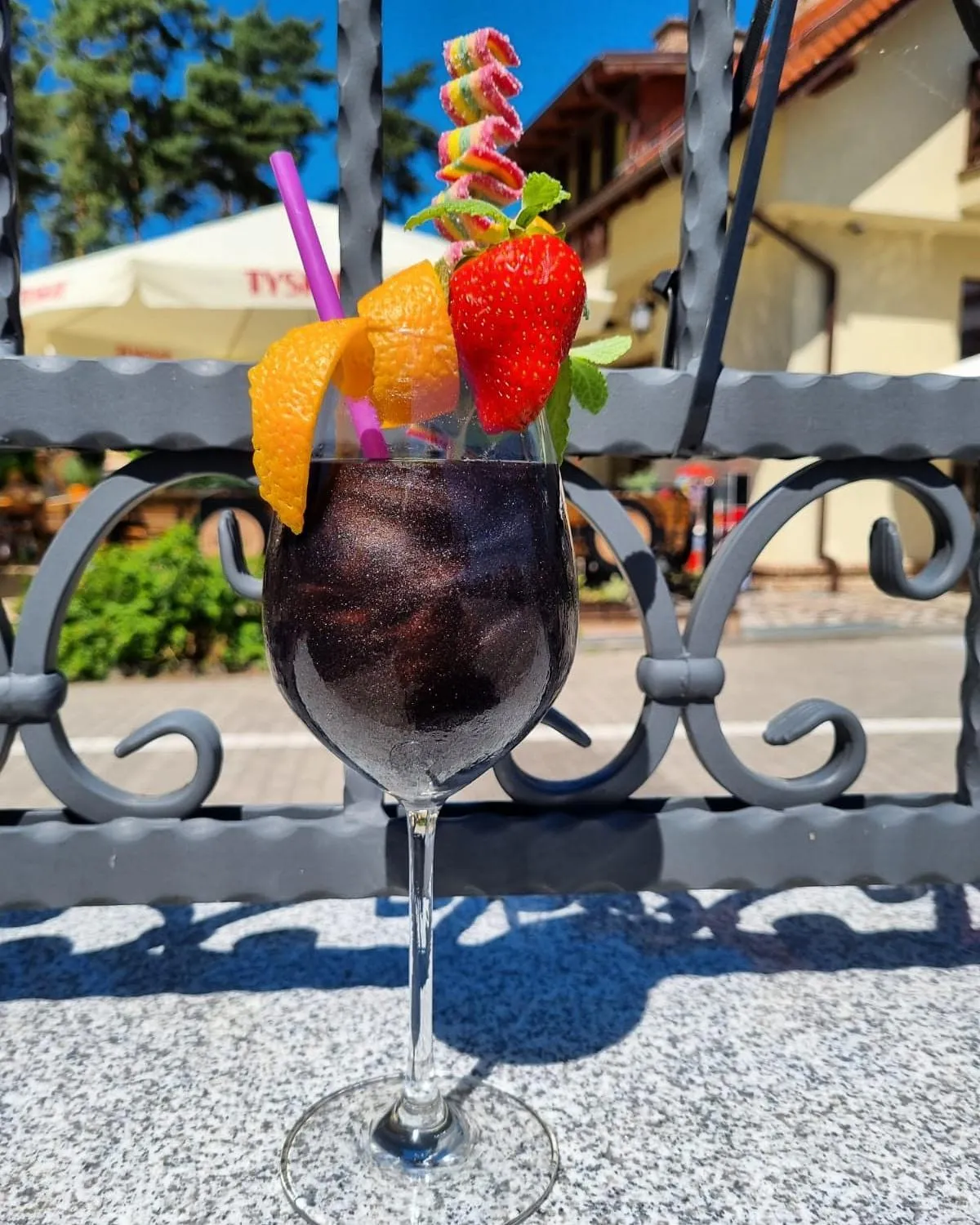 Restaurant/places to eat in Hotel White