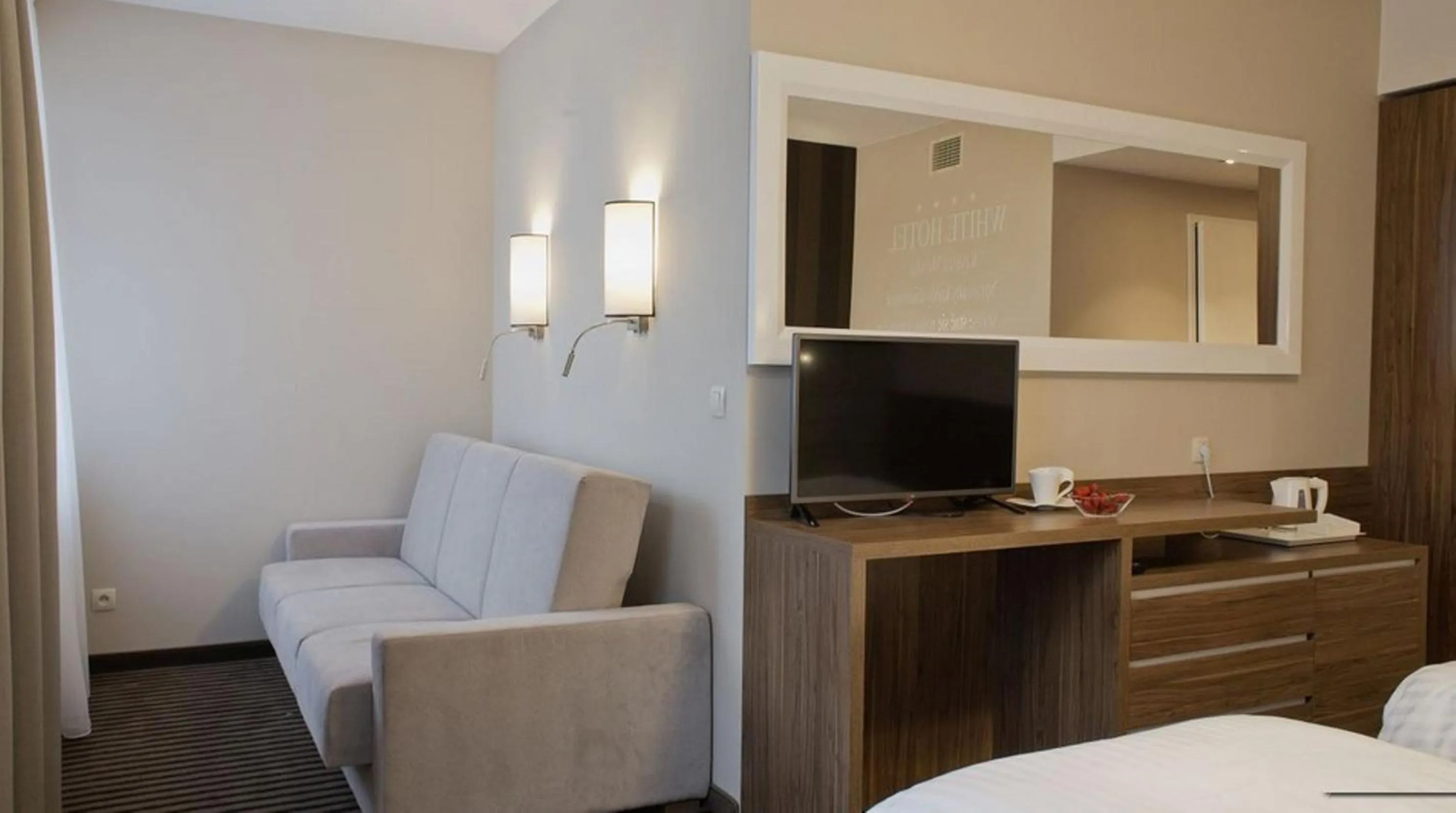 TV and multimedia in Hotel White