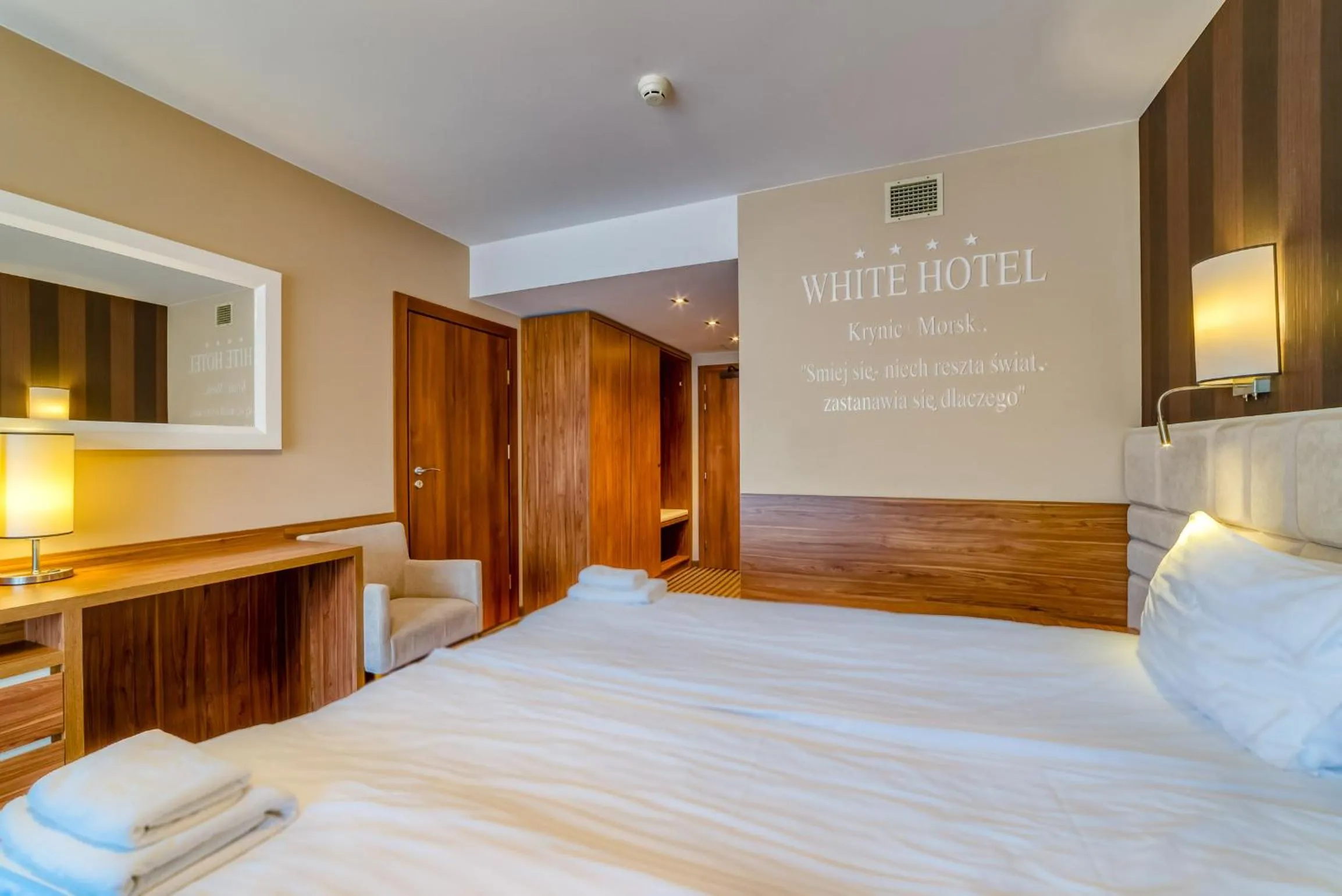Photo of the whole room, Bed in Hotel White