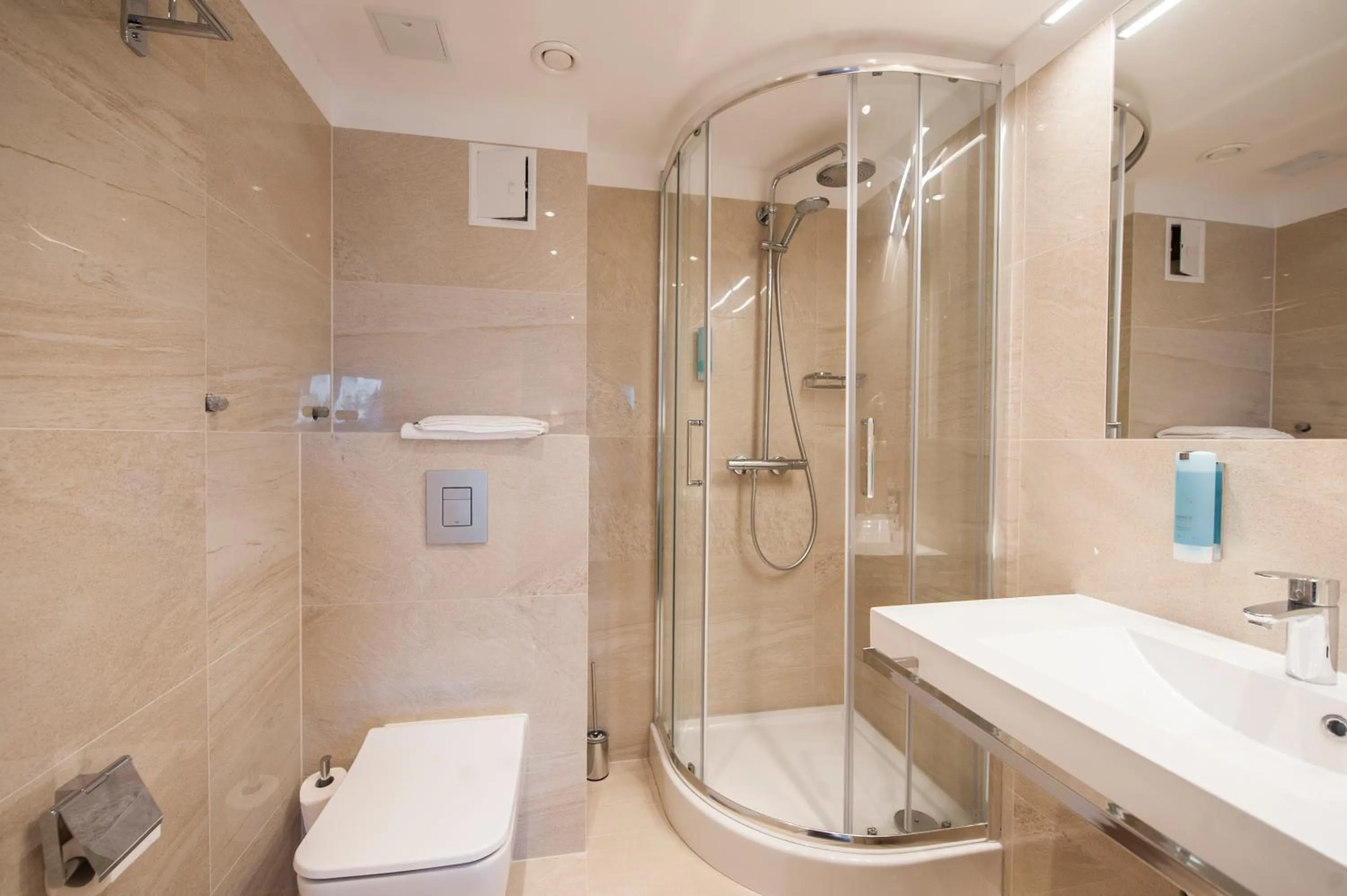 Bathroom in Hotel White