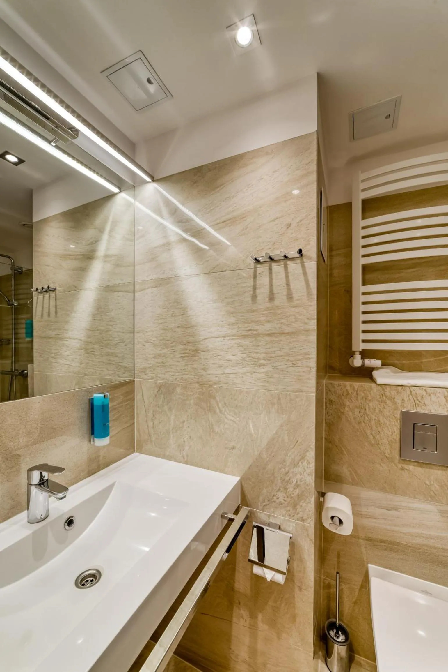 Toilet in Hotel White