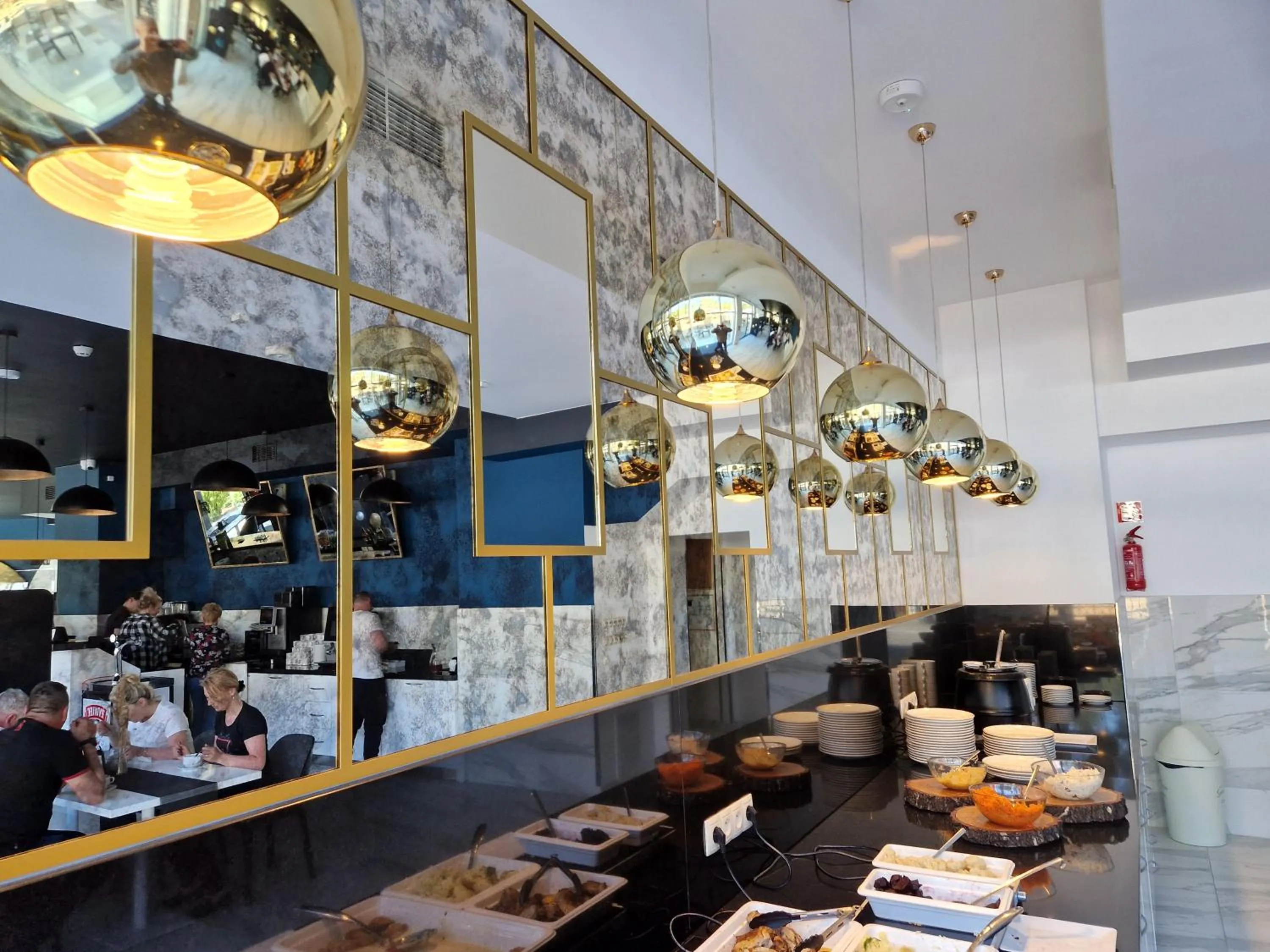 Breakfast in Hotel White