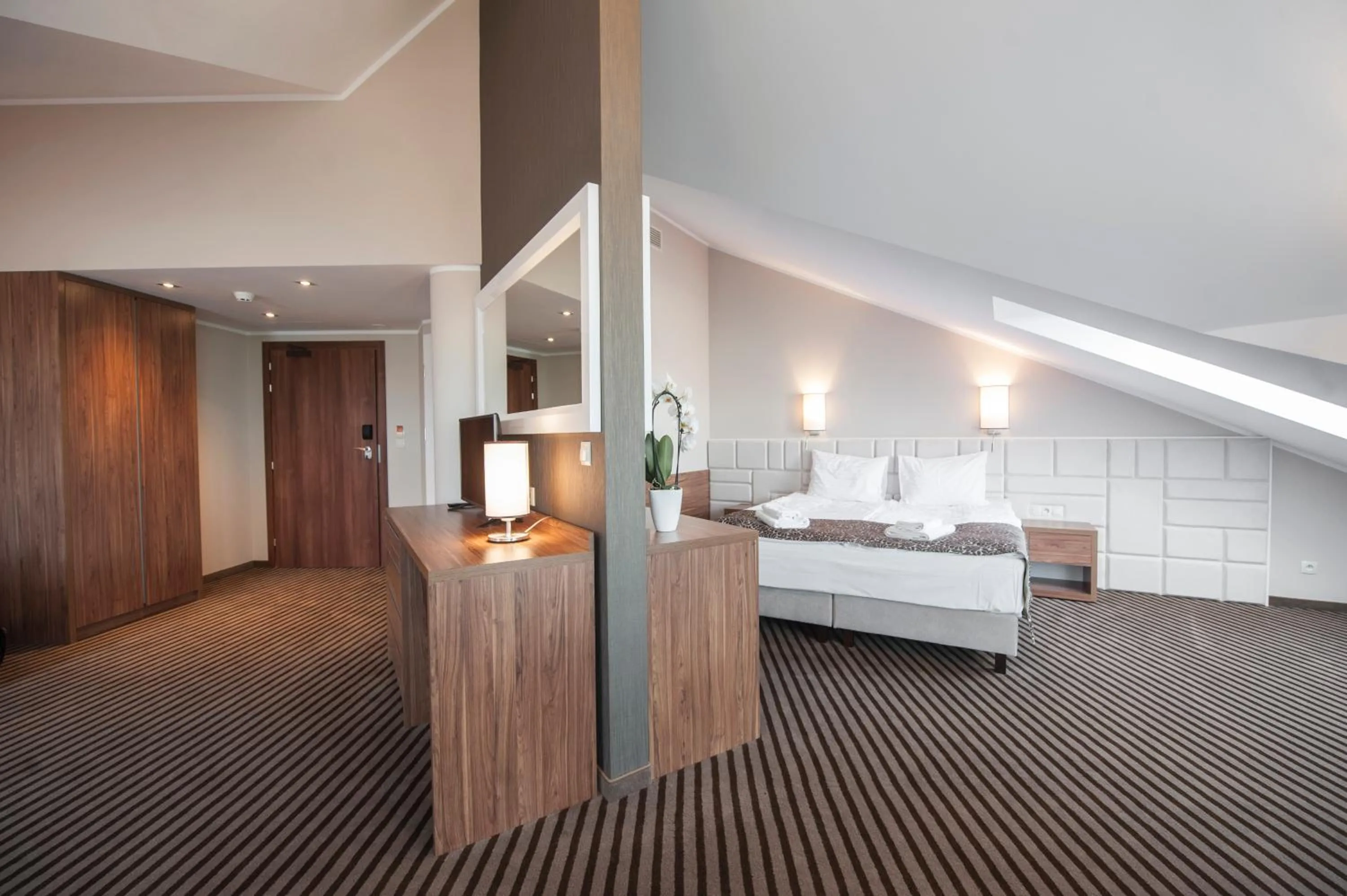 Photo of the whole room, Bed in Hotel White