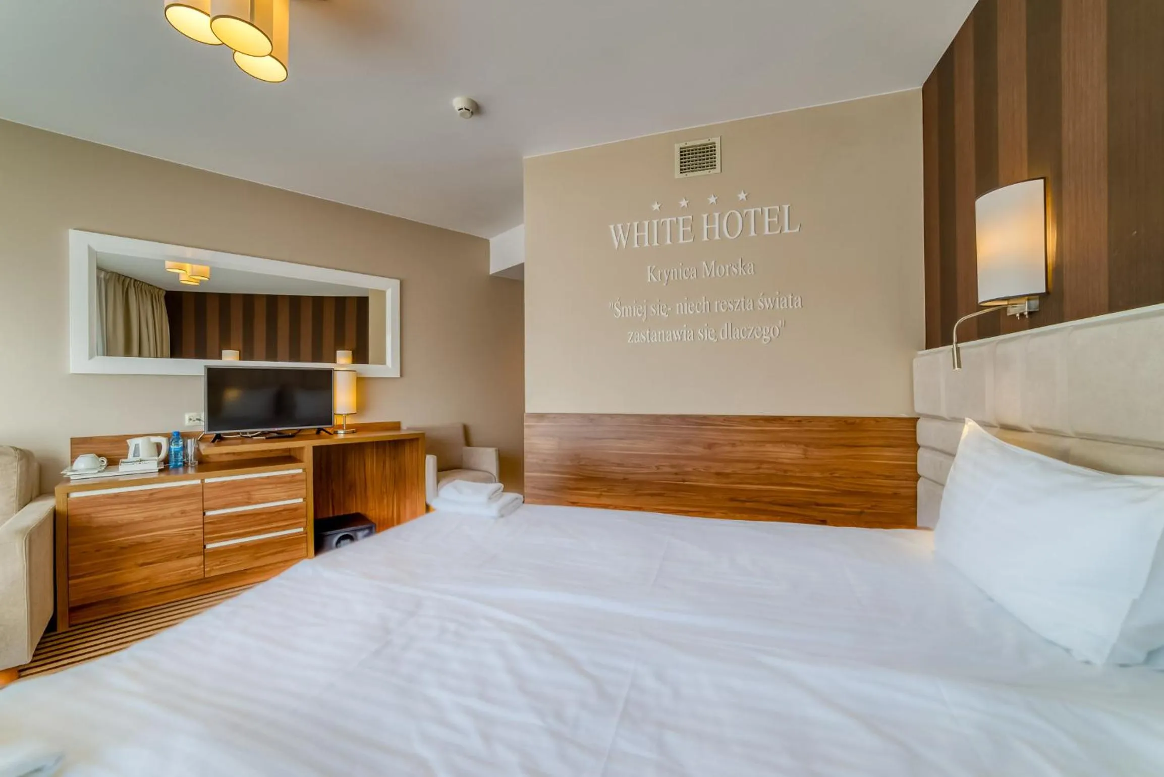 Photo of the whole room, Bed in Hotel White