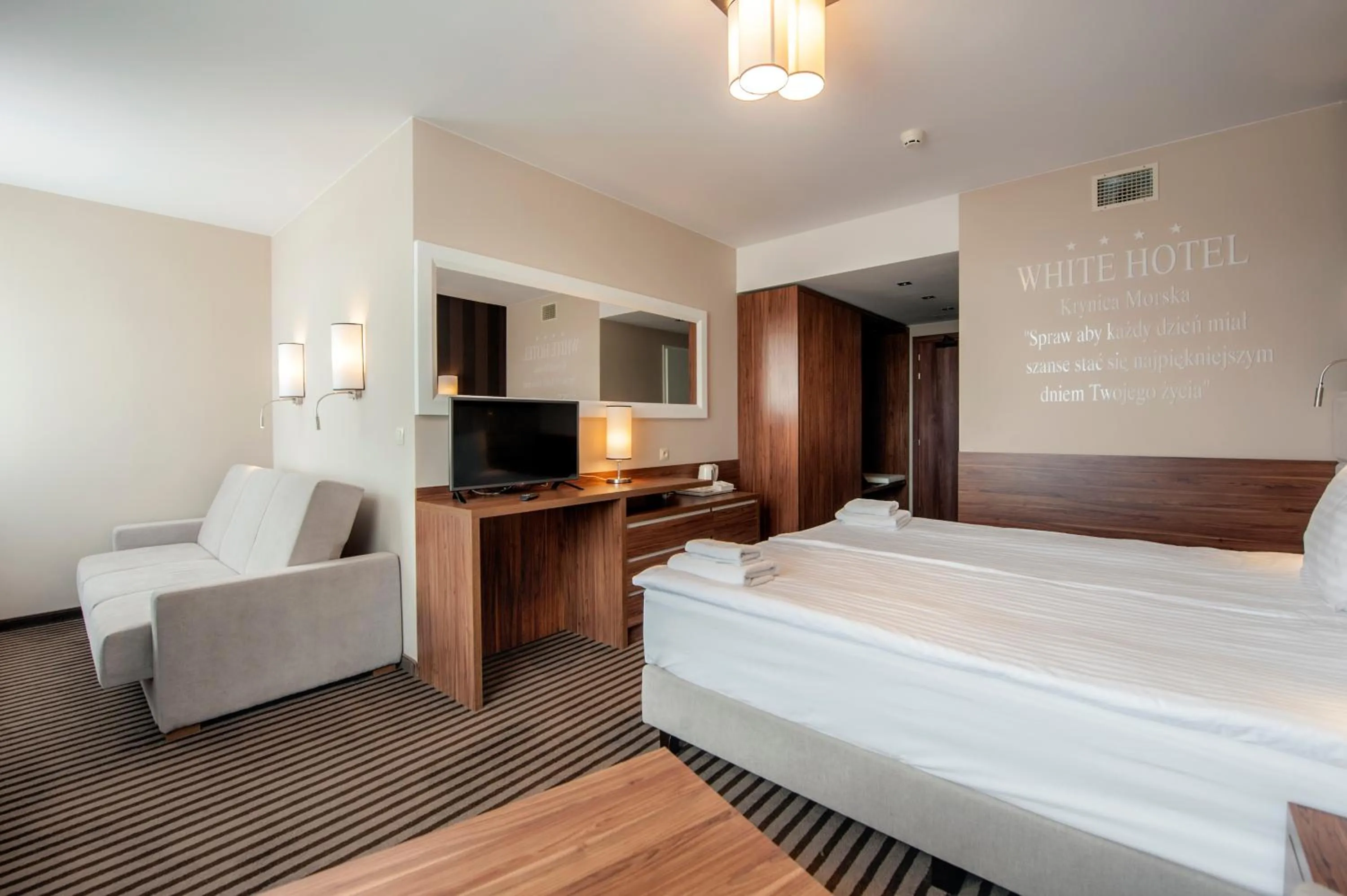 Photo of the whole room, Bed in Hotel White