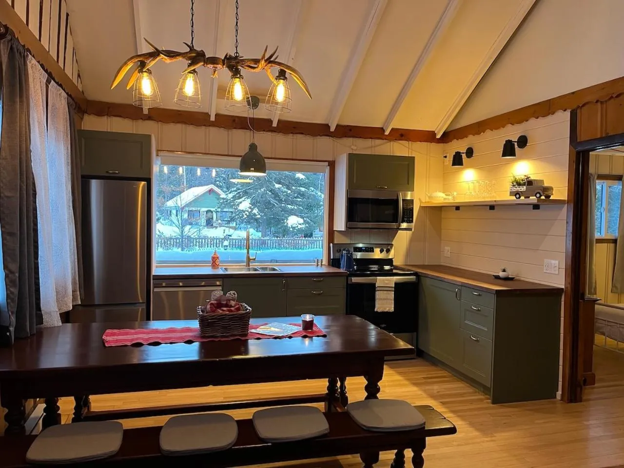Three-Bedroom Chalet in Chalets Village Suisse de Val-David