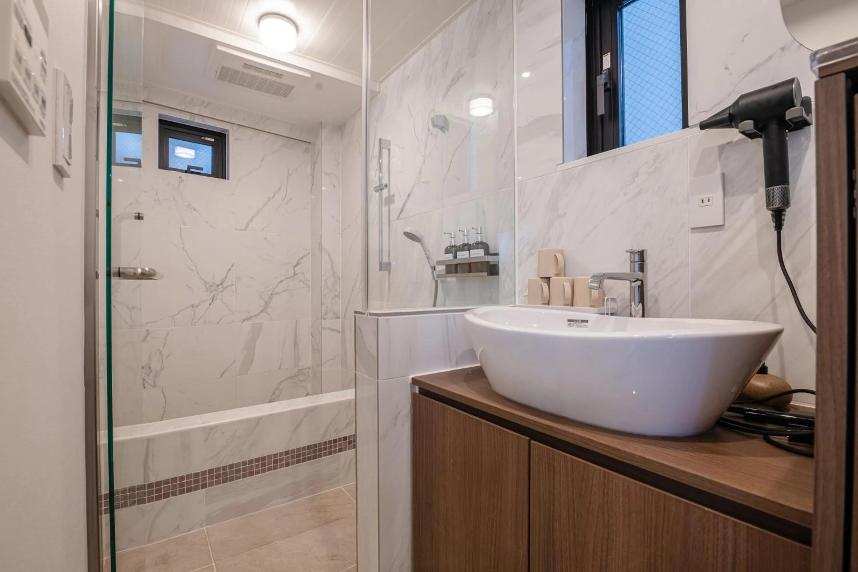 Shower in Mi-Villa AZABU丨Tokyo Tower View
