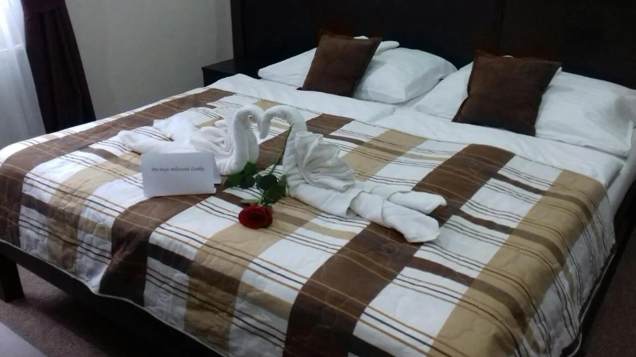 Bed in Hotel David with Free Parking