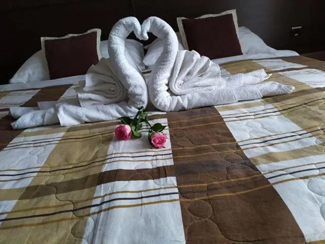 Bed in Hotel David with Free Parking