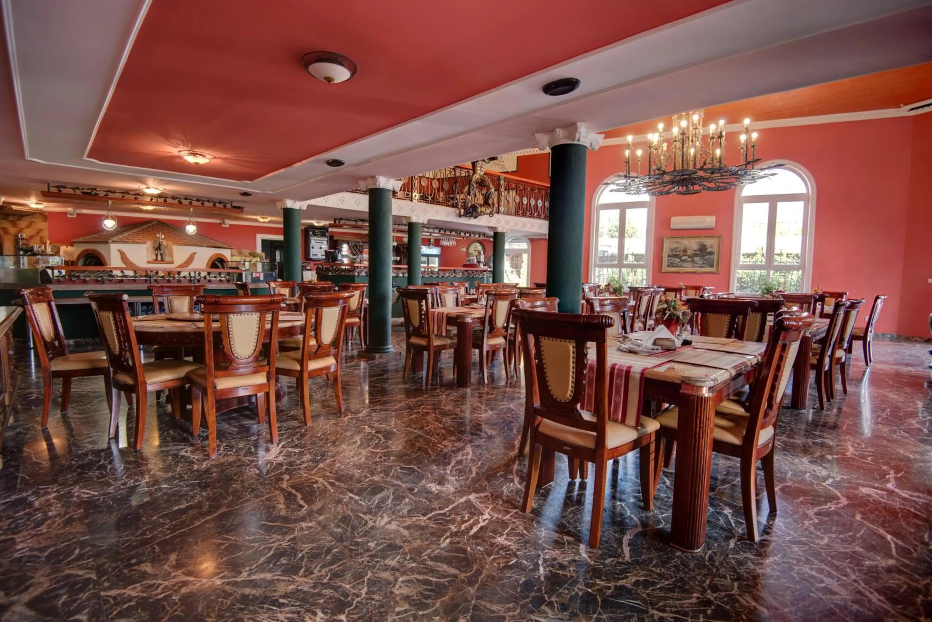 Restaurant/places to eat in Hotel David with Free Parking