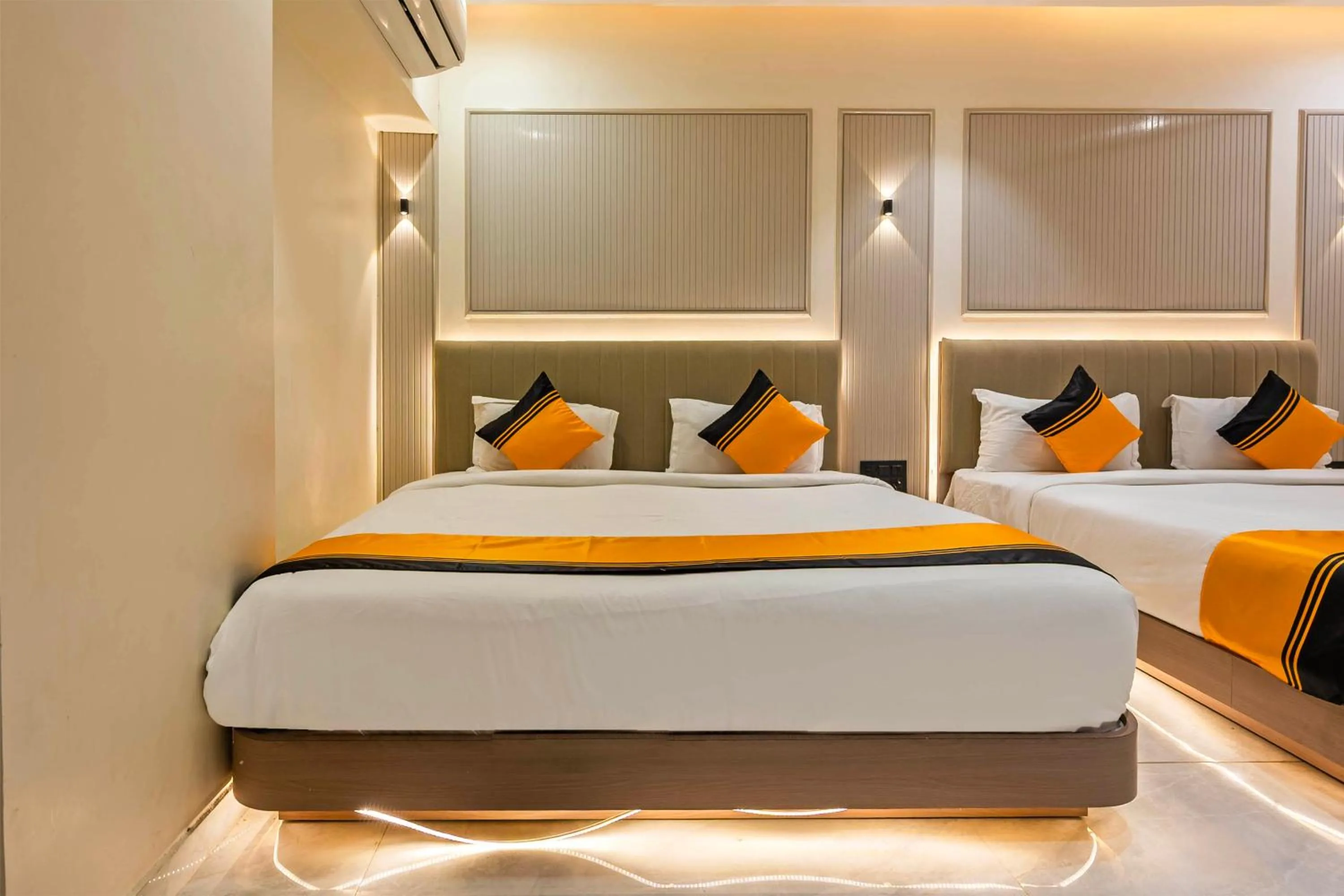 Bedroom, Bed in Itsy Hotels Indra Palace