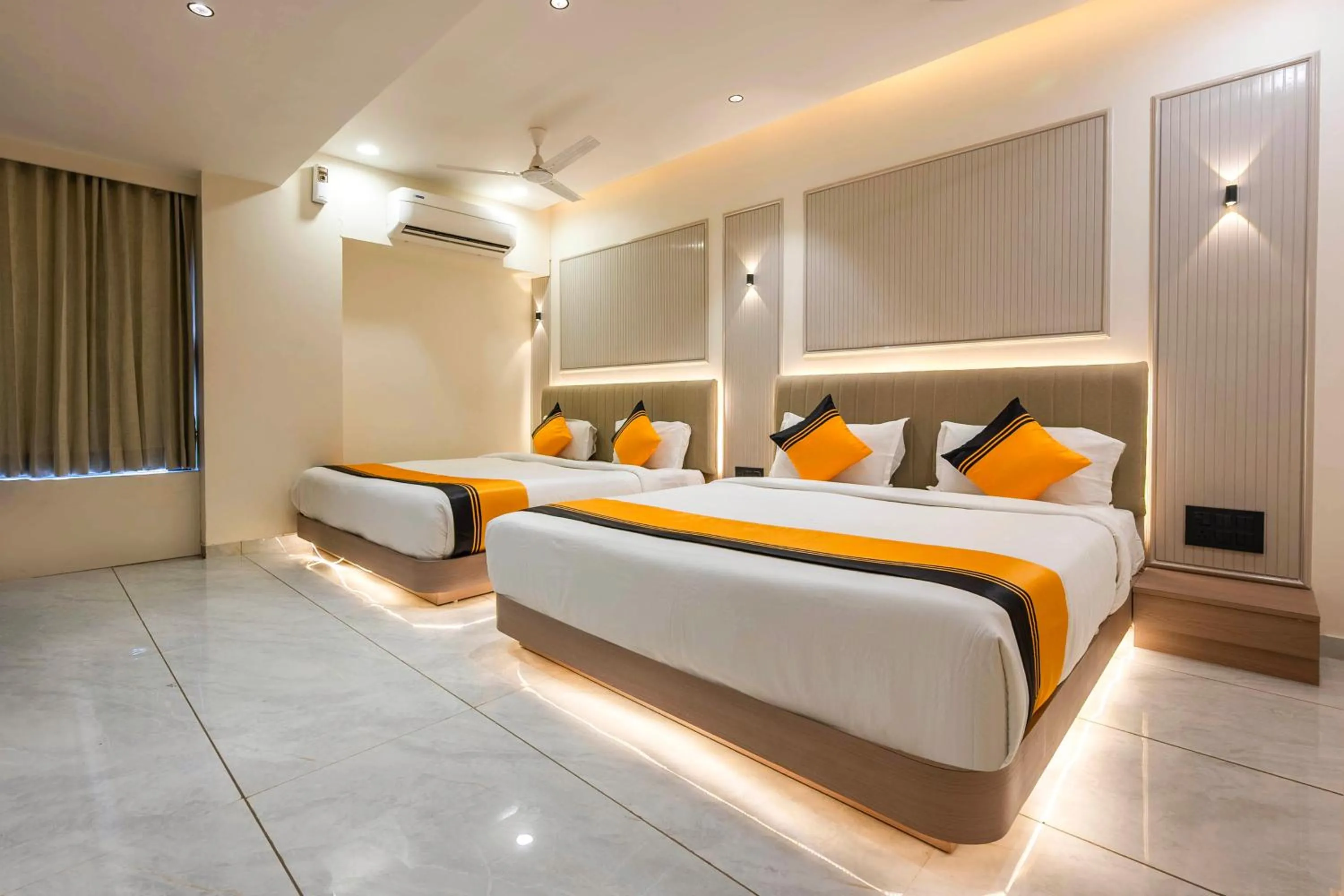 Bedroom, Bed in Itsy Hotels Indra Palace