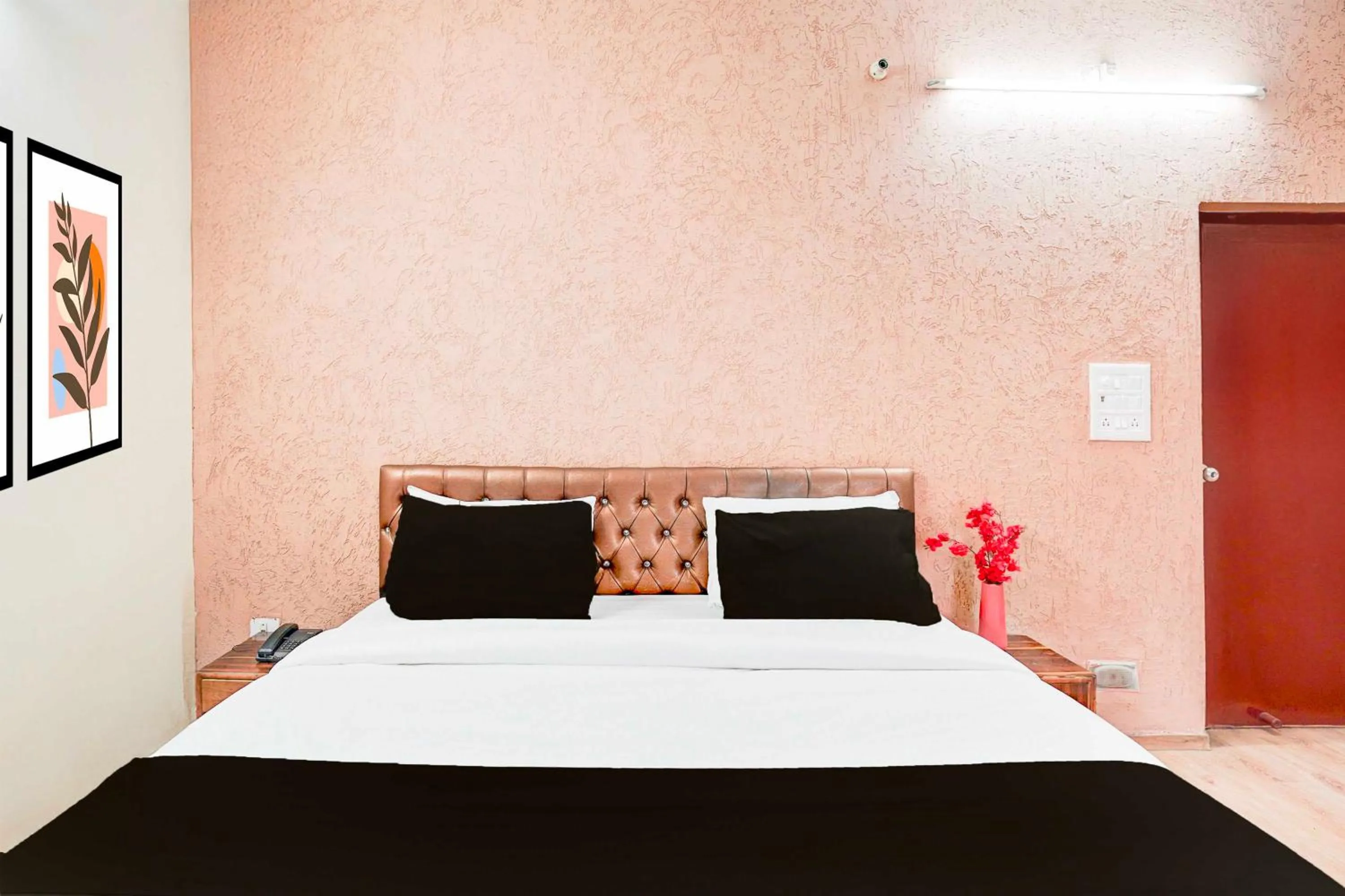 Bedroom, Bed in Collection O Lohiyapuram Near Dehradun Railway Station