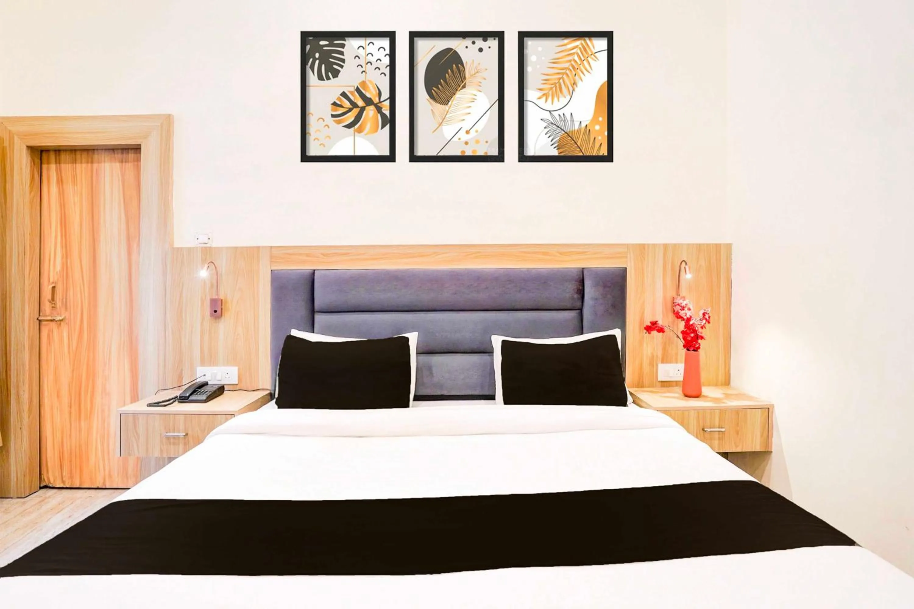 Bedroom, Bed in Collection O Lohiyapuram Near Dehradun Railway Station