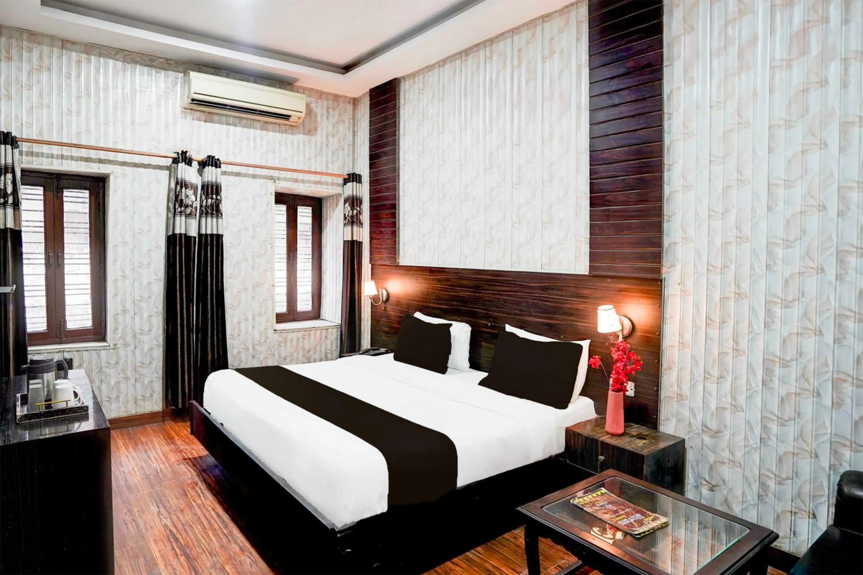 Bedroom, Bed in Collection O Lohiyapuram Near Dehradun Railway Station