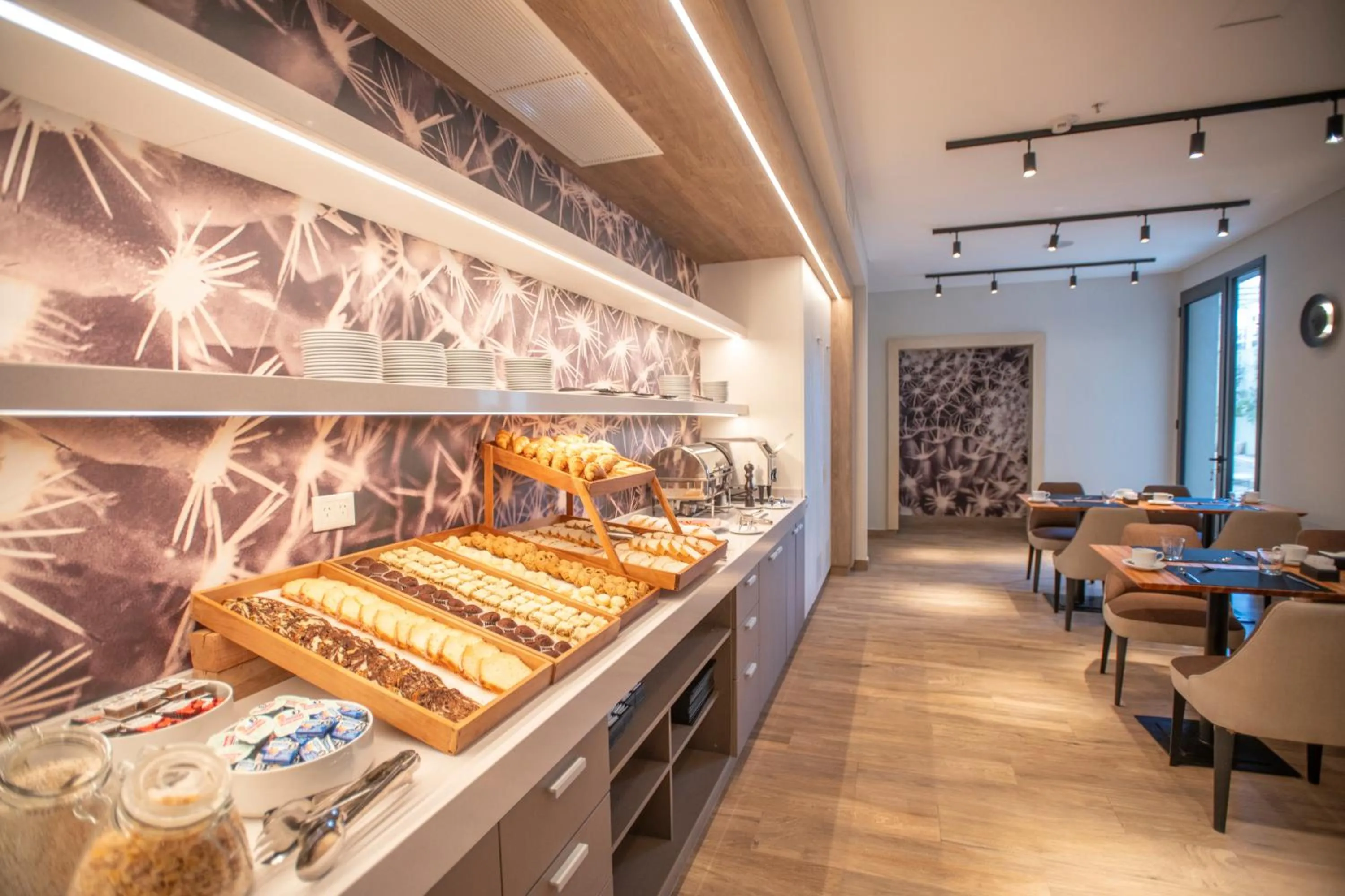 Restaurant/places to eat in Dazzler by Wyndham Salta