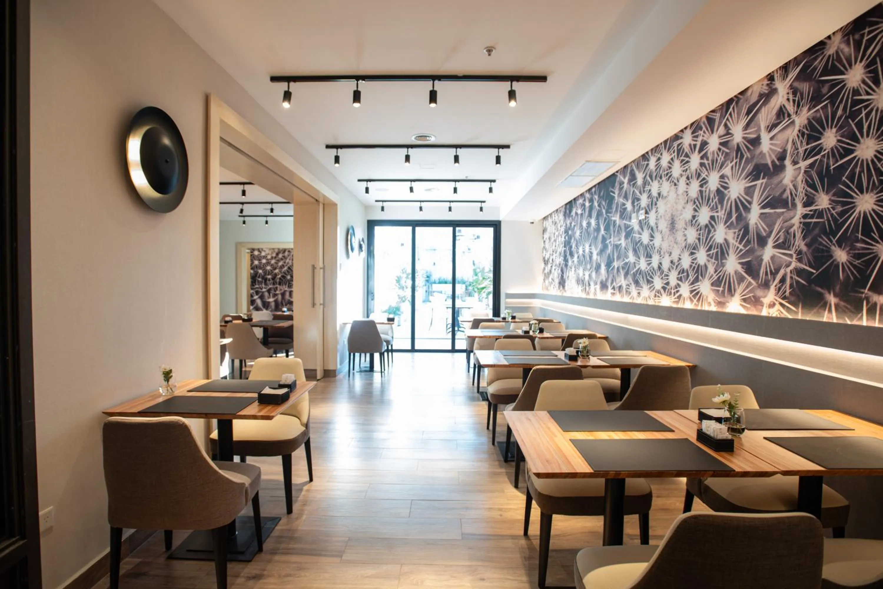 Restaurant/places to eat in Dazzler by Wyndham Salta