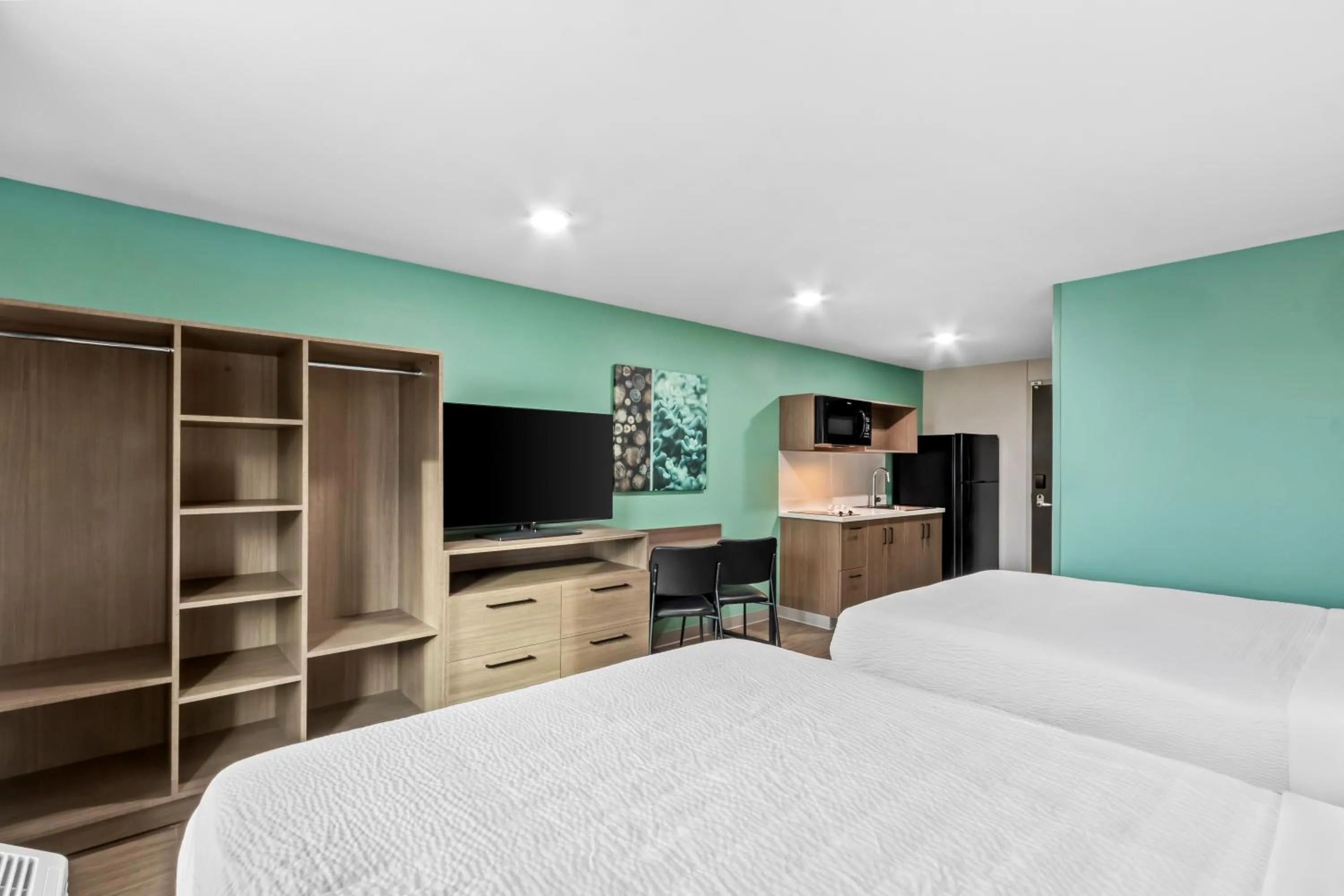 TV and multimedia in ECHO Suites Extended Stay by Wyndham Phoenix-Peoria/Glendale