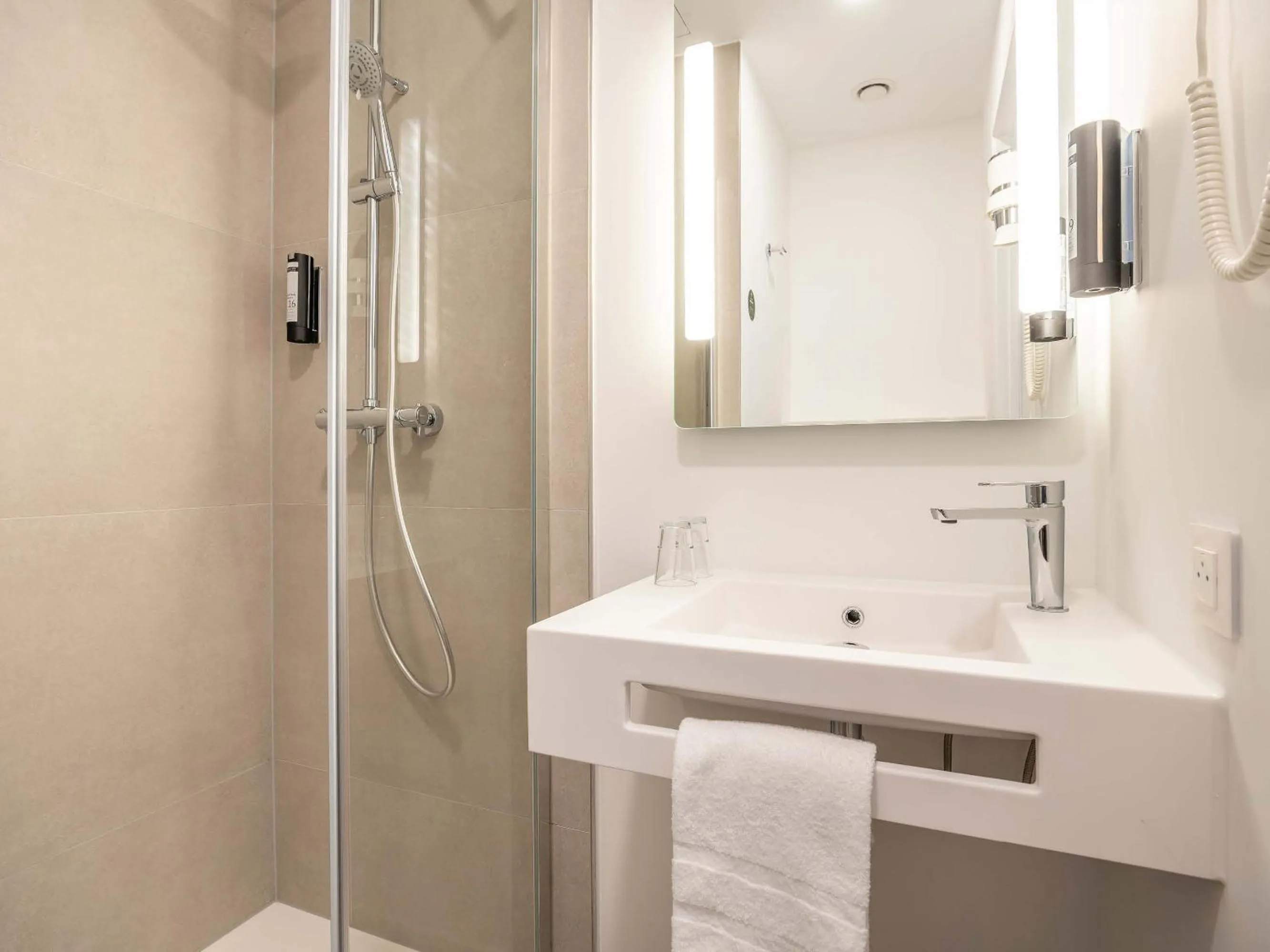 Bathroom in B&B HOTEL Luxembourg Centre Cloche d'Or