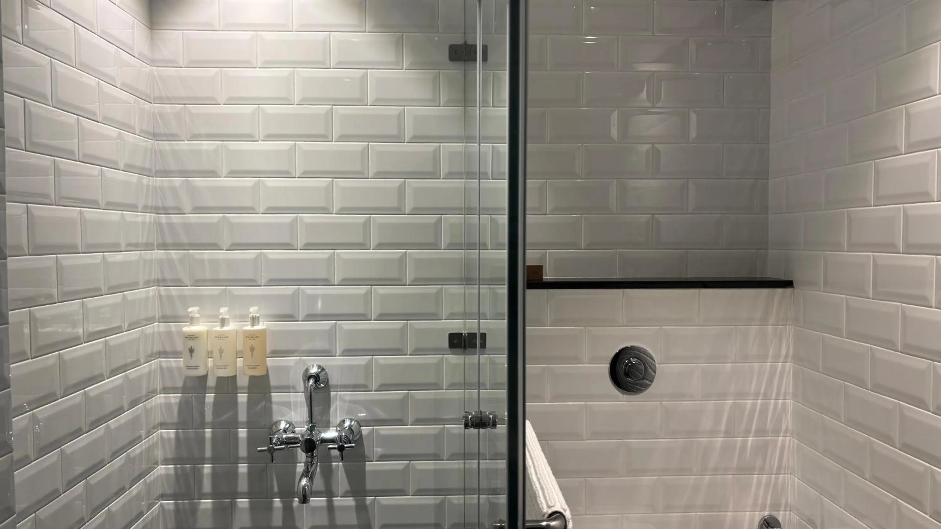 Bathroom in Wellesley Hotel