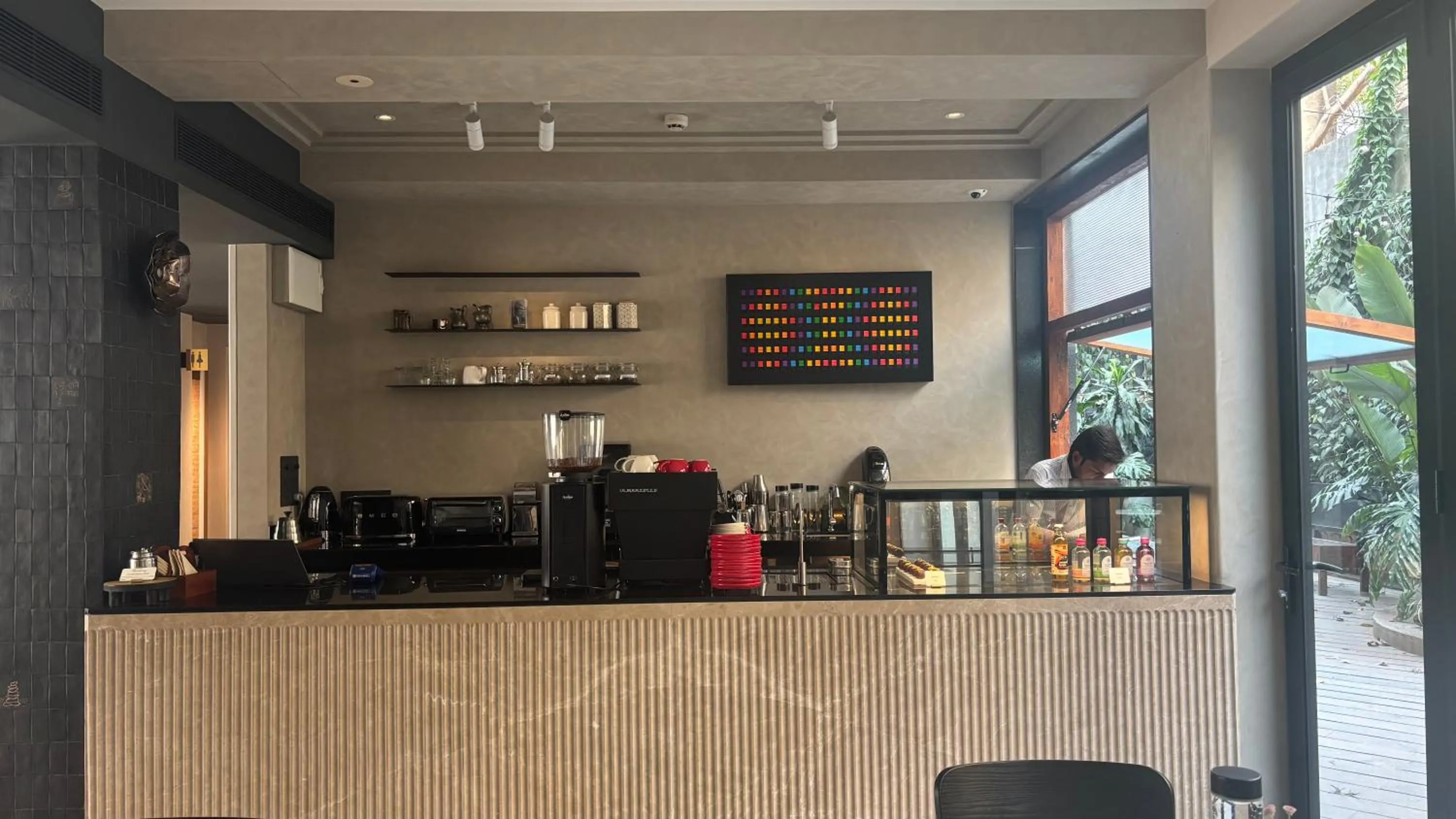 Restaurant/places to eat in Wellesley Hotel