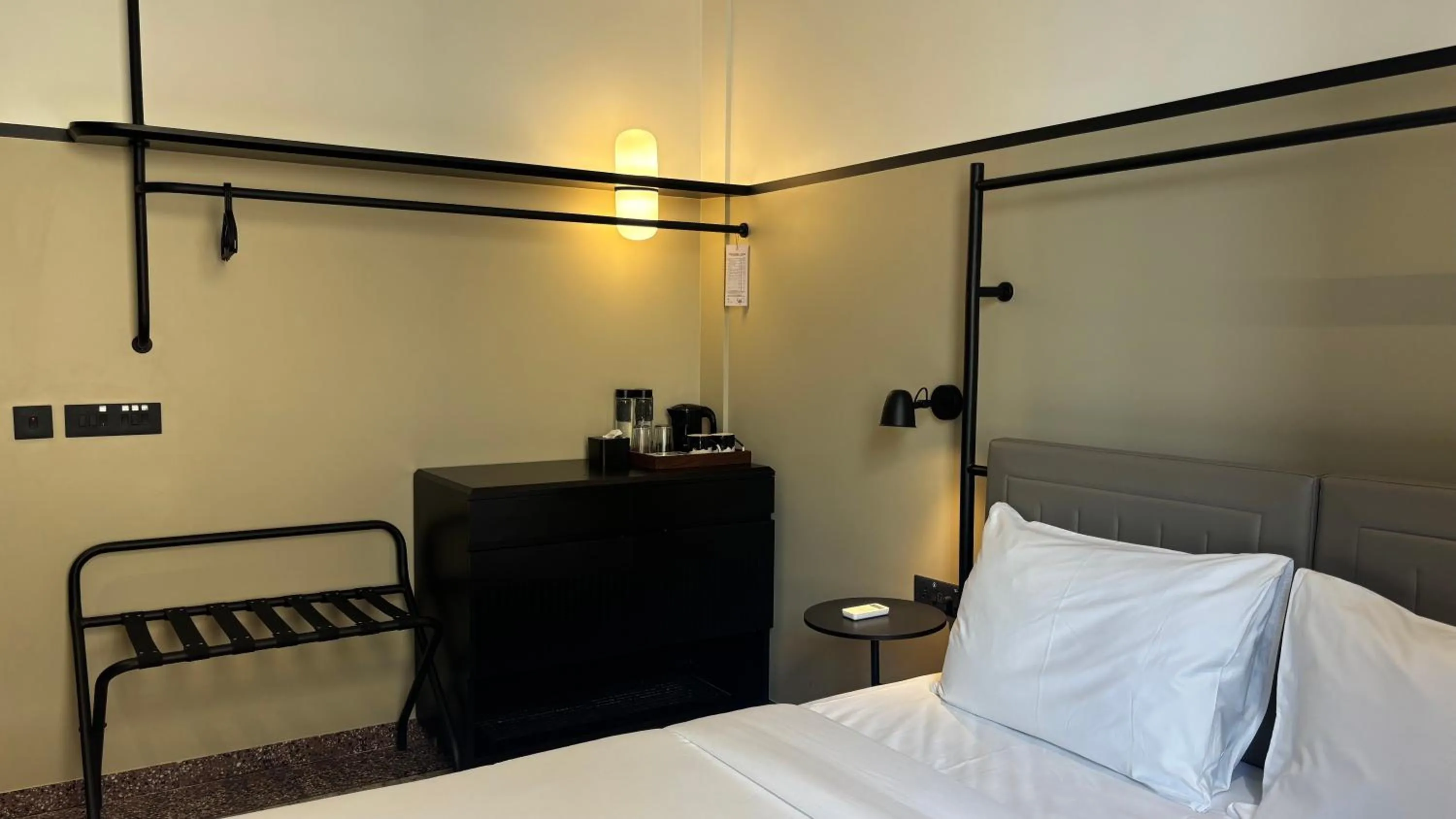 Bedroom, Bed in Wellesley Hotel