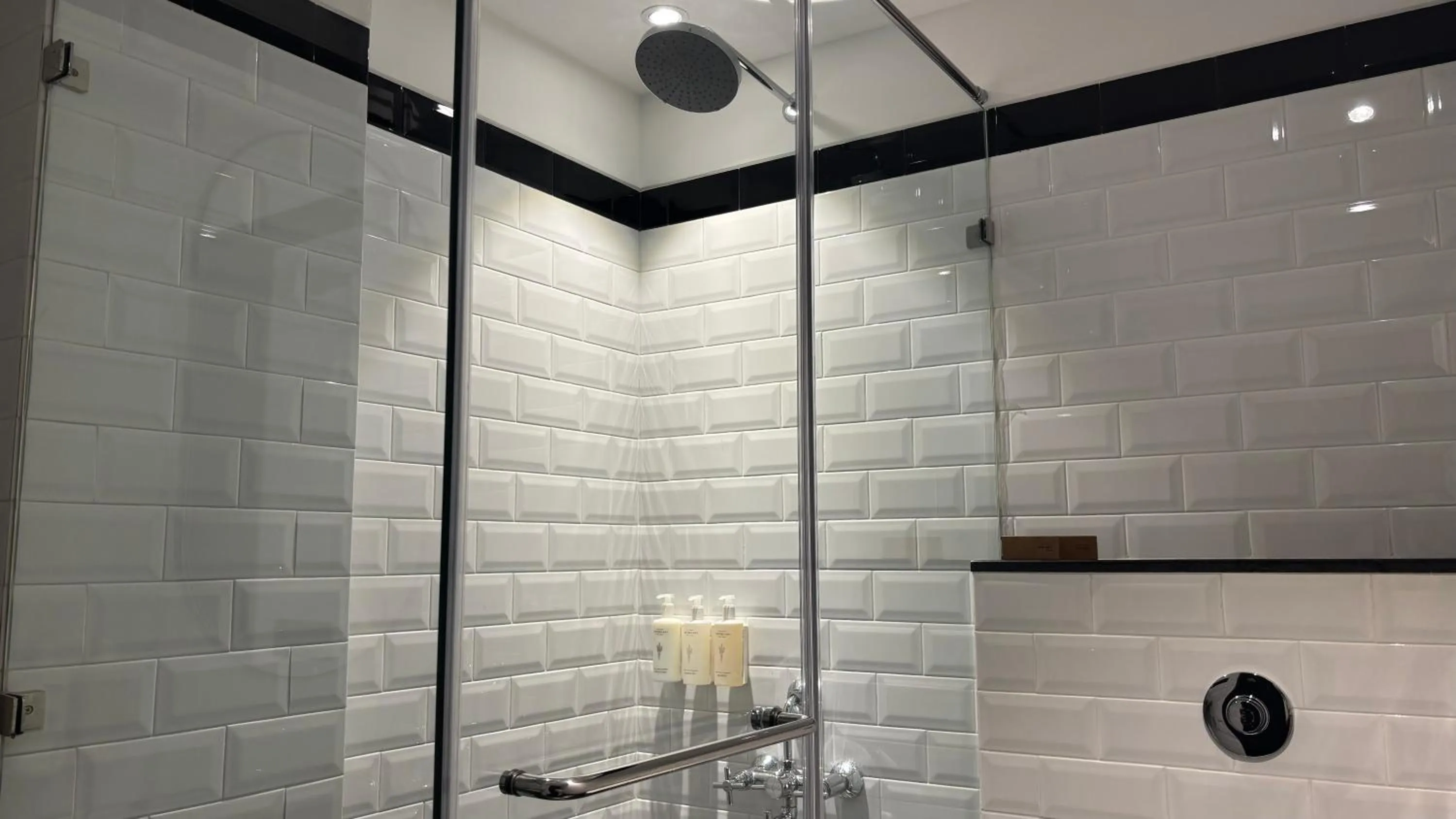 Bathroom in Wellesley Hotel