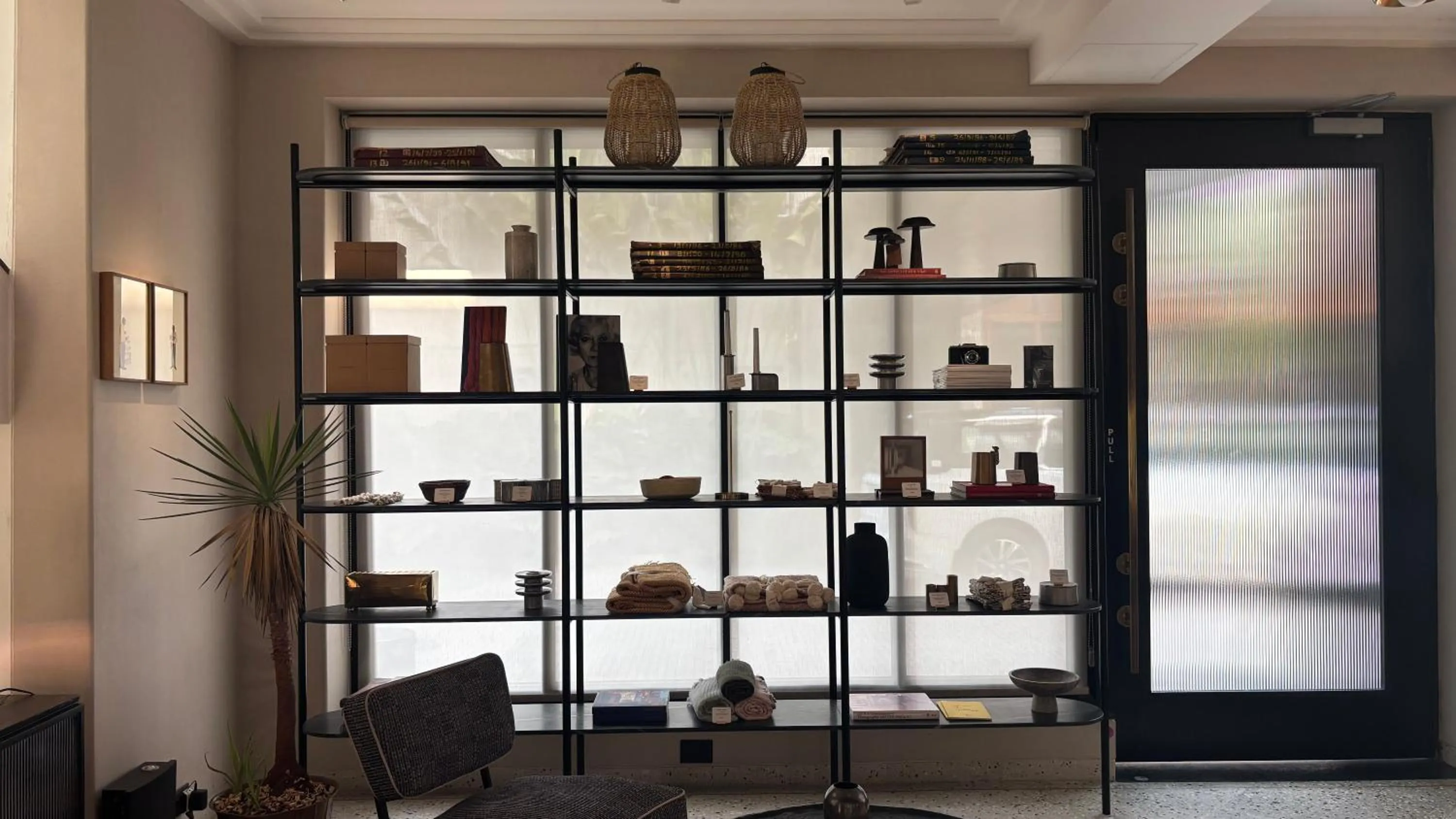 Lobby or reception in Wellesley Hotel