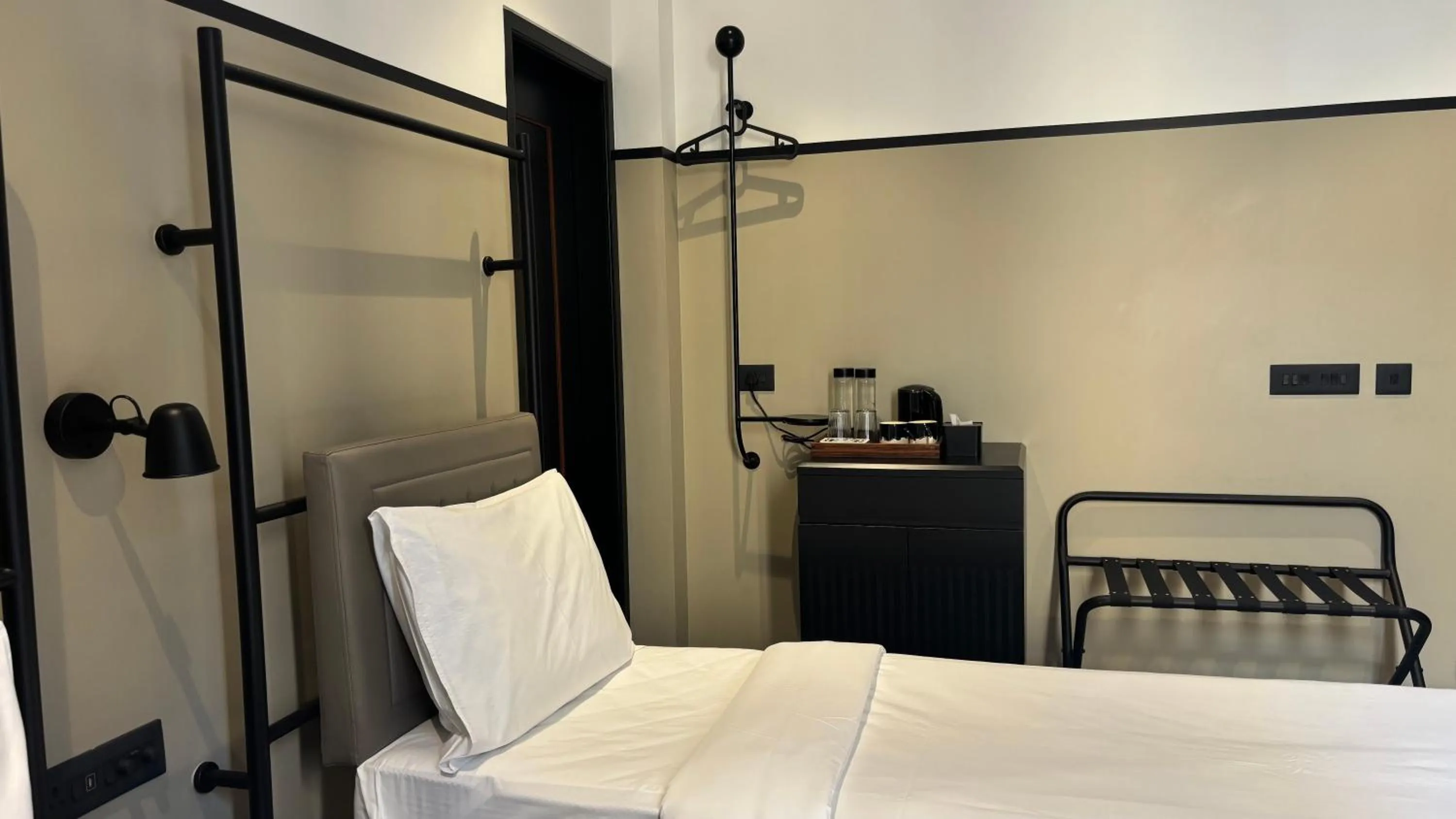 Bed in Wellesley Hotel