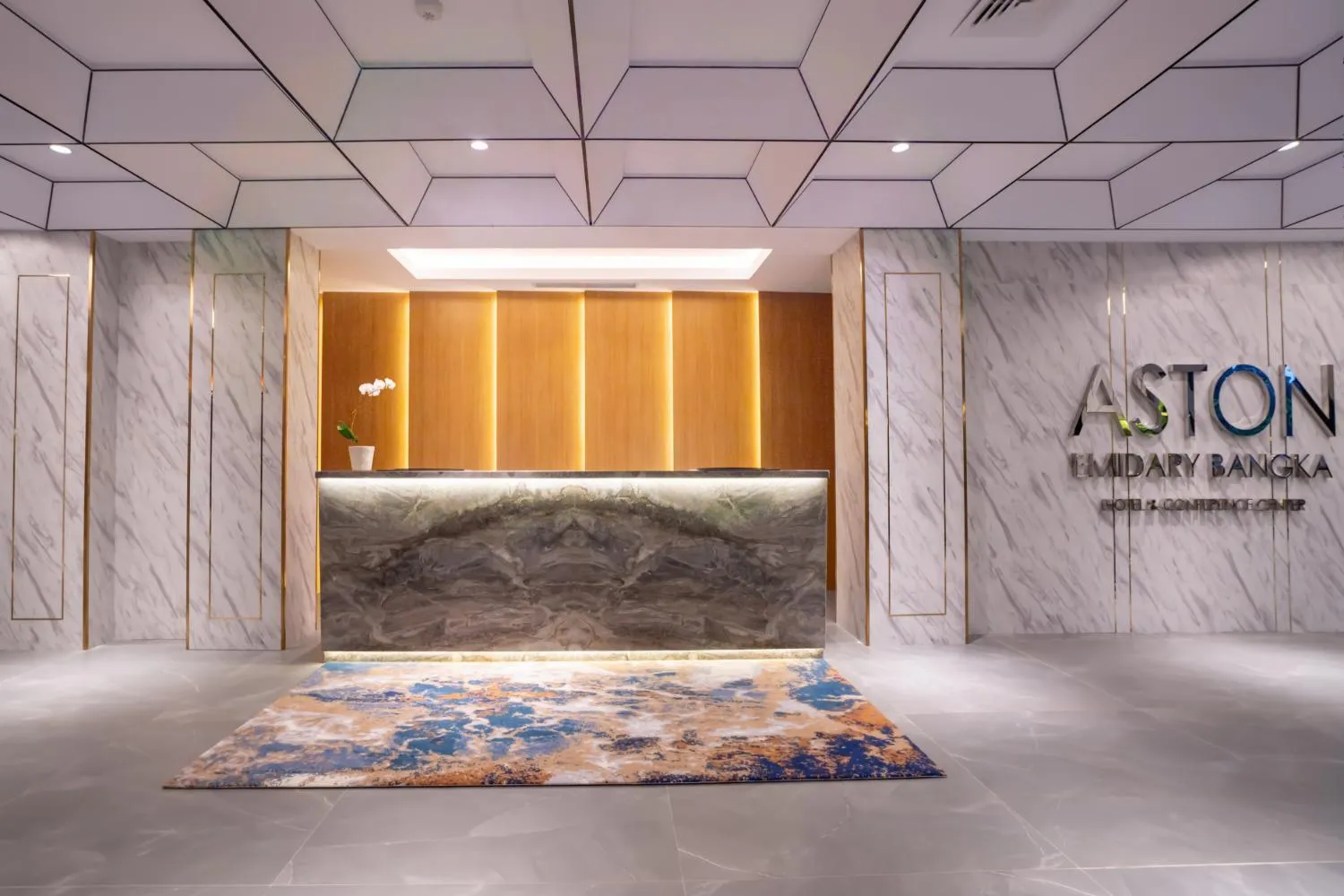 Lobby or reception, Bed in Aston Emidary Bangka Hotel and Conference Center