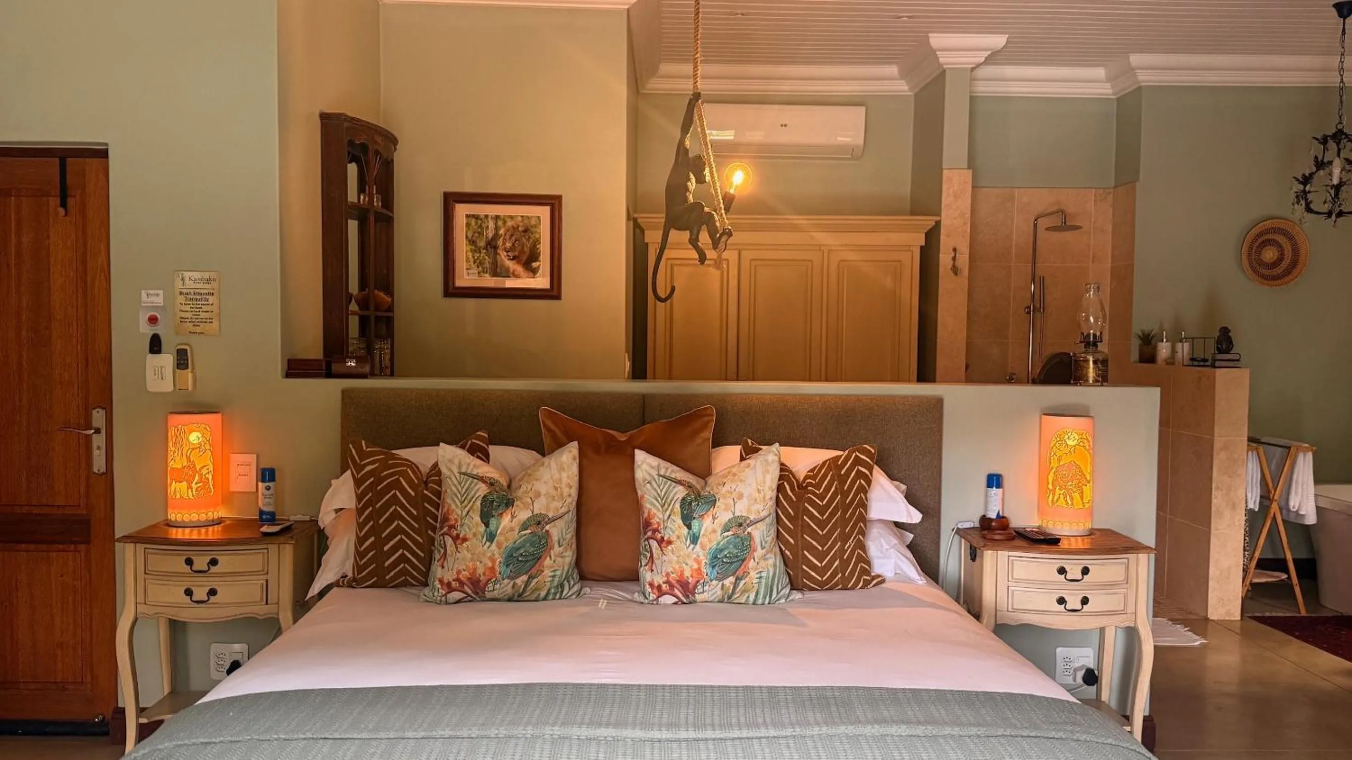 Bed in Kambaku River Lodge