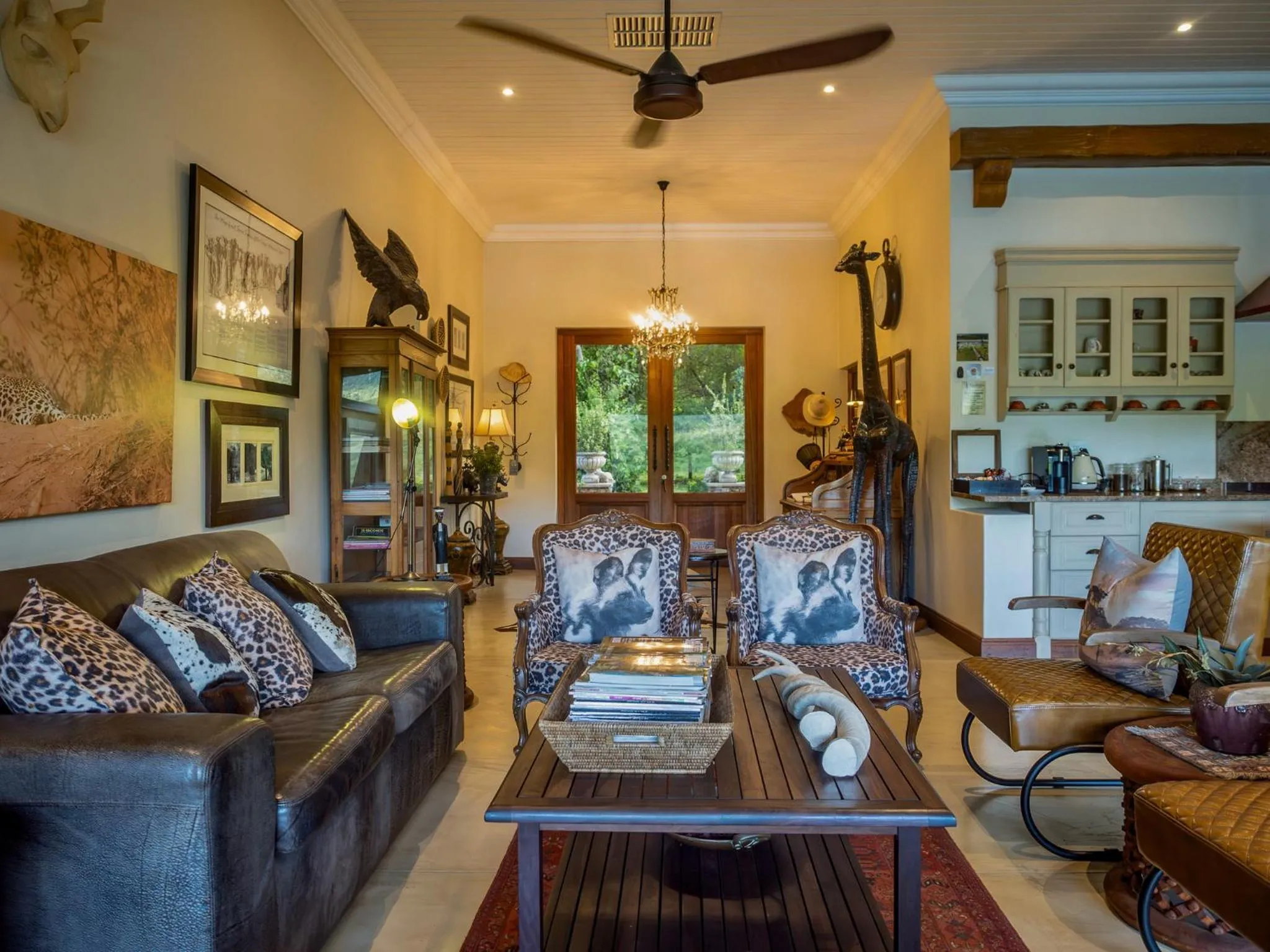 Living room in Kambaku River Lodge