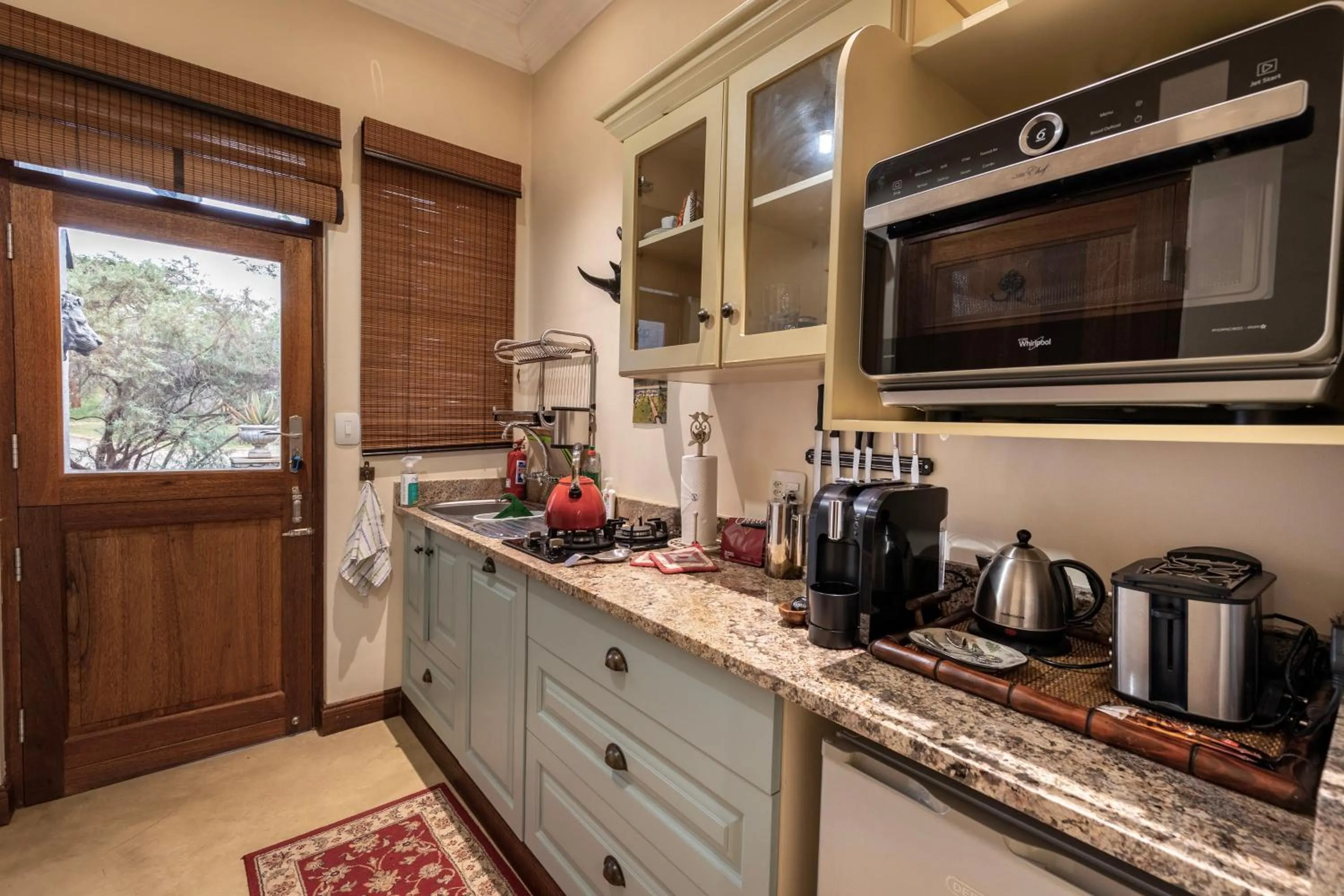 Kitchen or kitchenette in Kambaku River Lodge