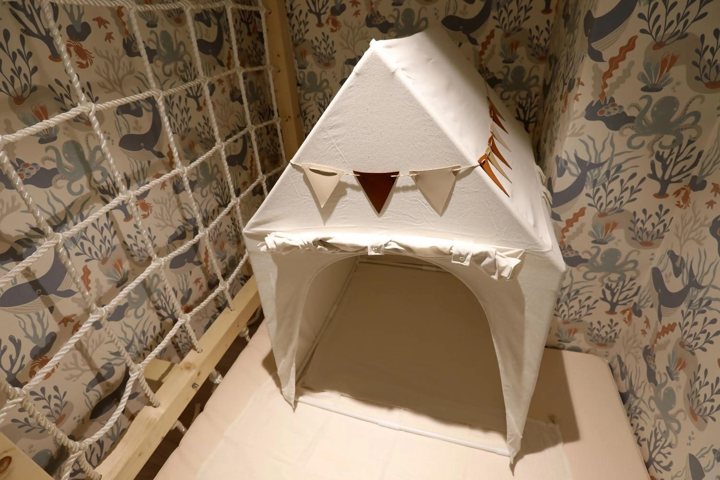 children in Hotelaround Sokcho