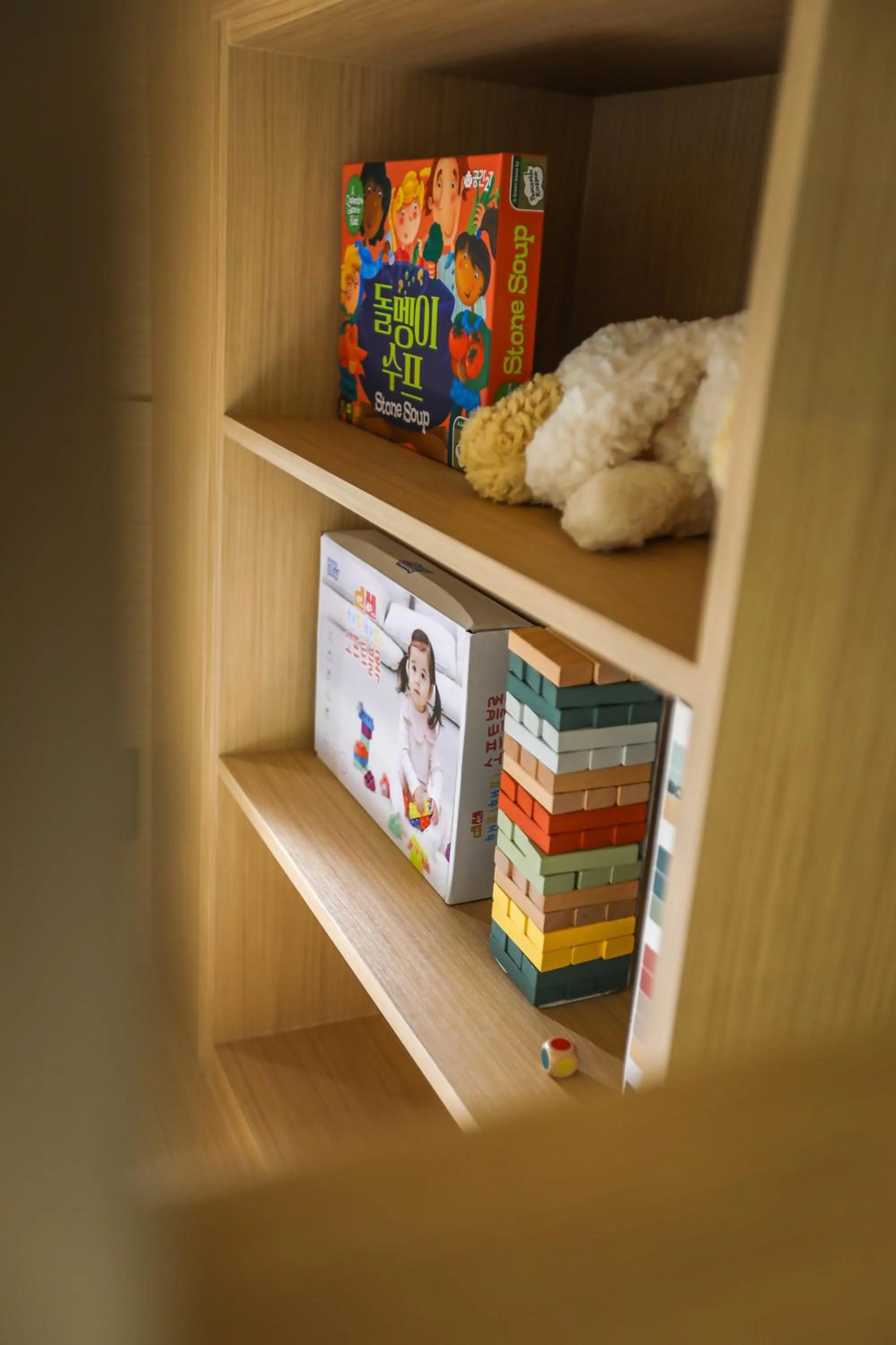 Library in Hotelaround Sokcho