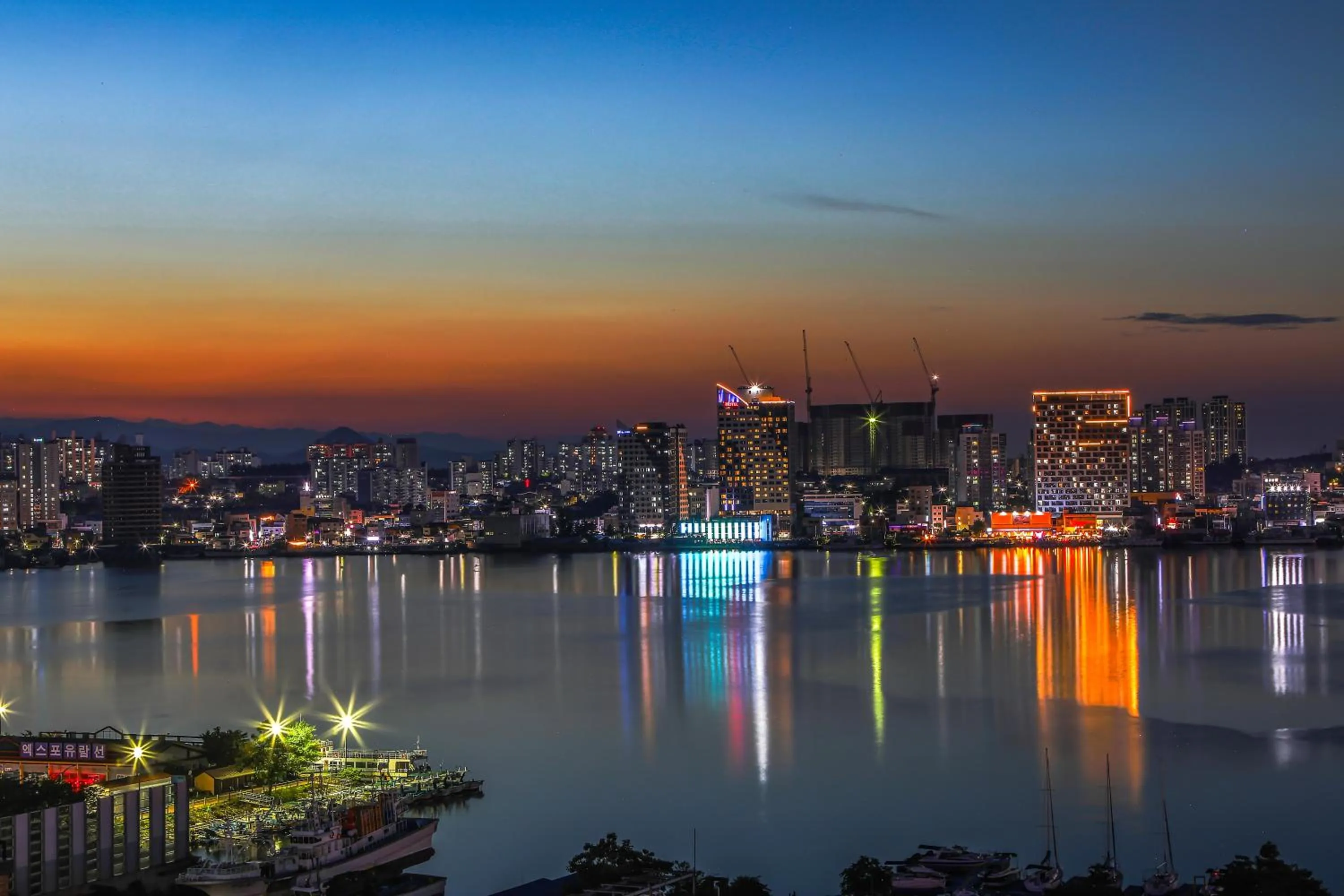 Night in Hotelaround Sokcho