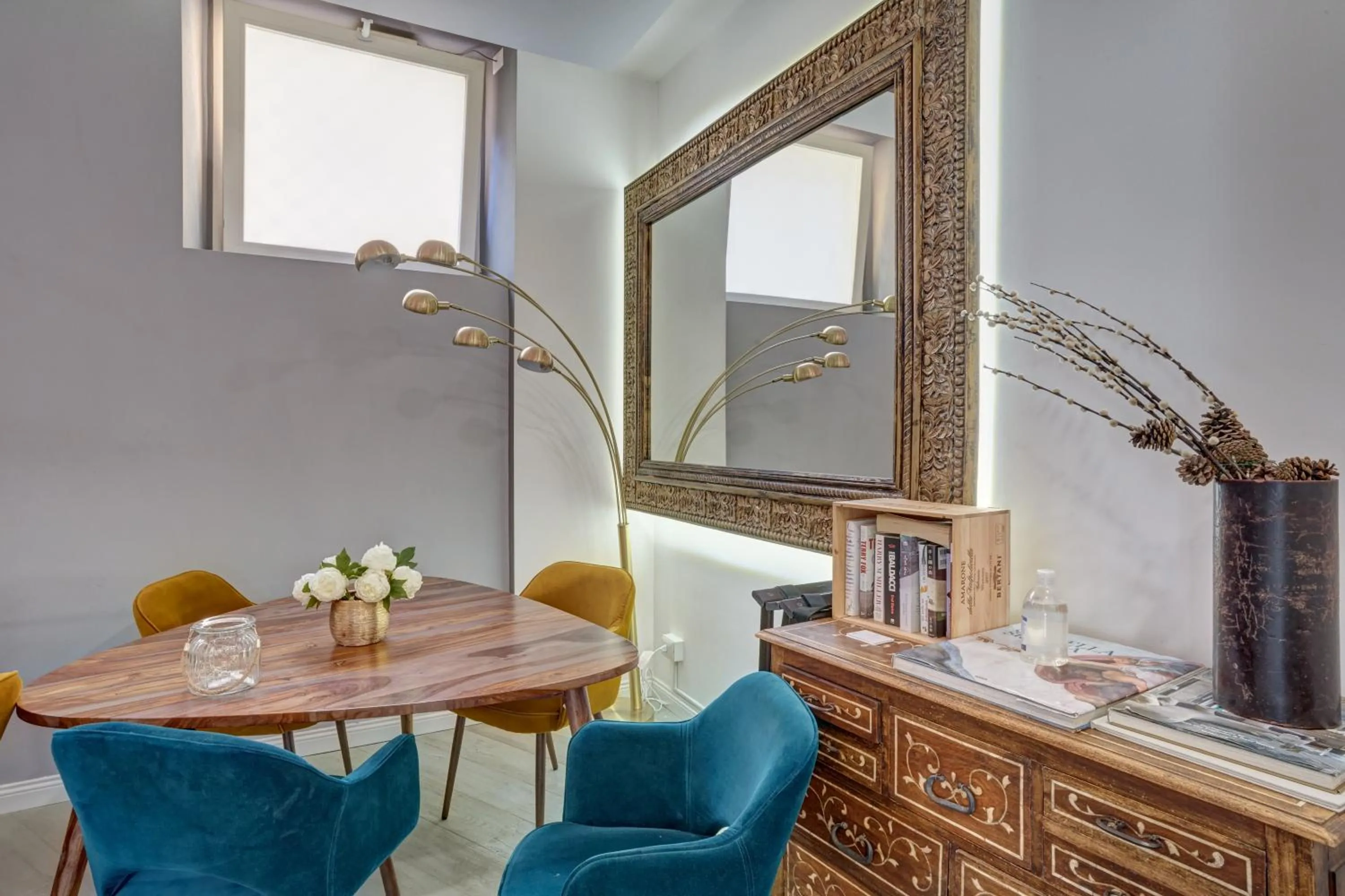 Communal lounge/ TV room in Corso Boutique Luxury Rooms