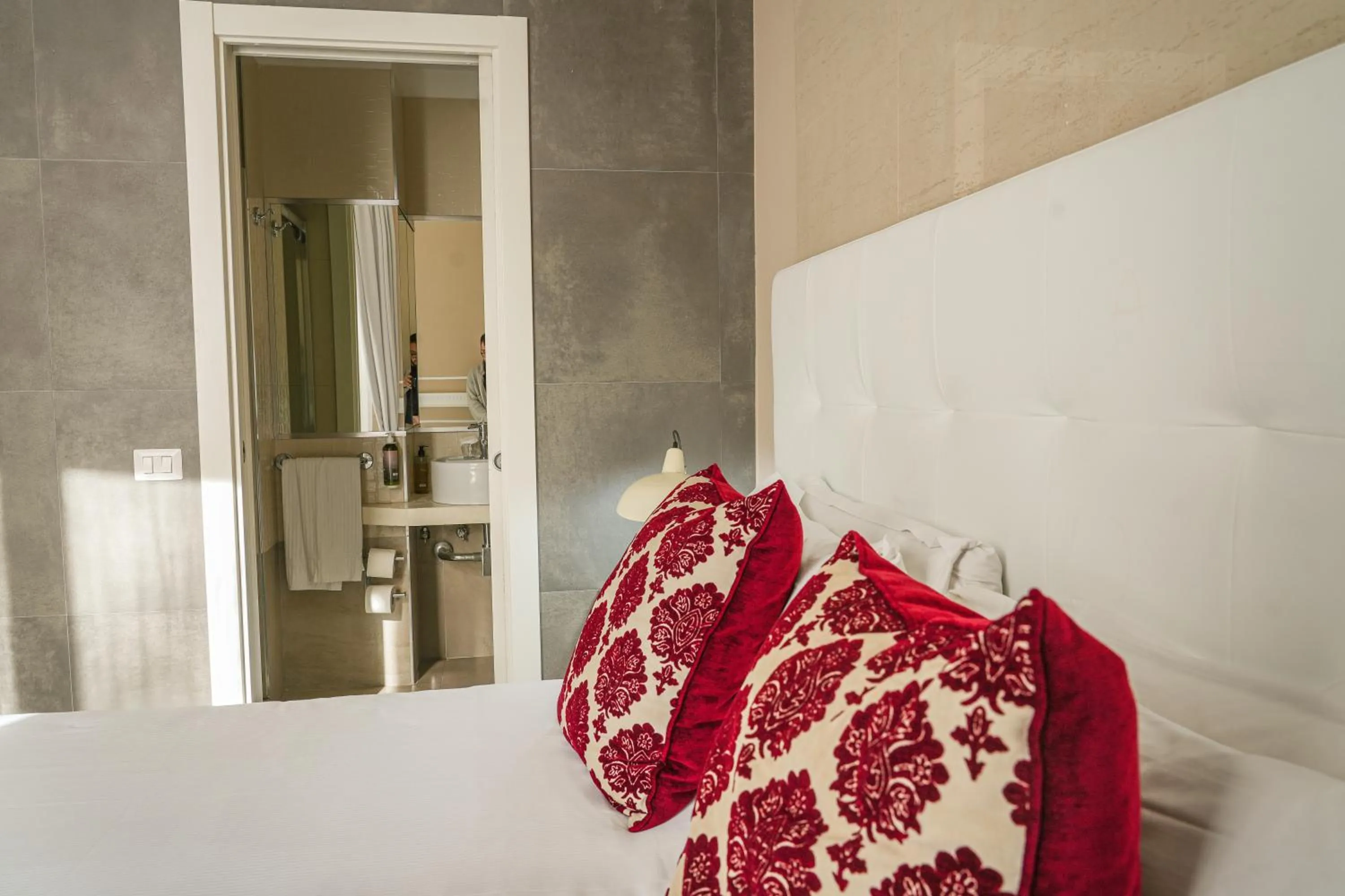 Shower, Bed in Corso Boutique Luxury Rooms